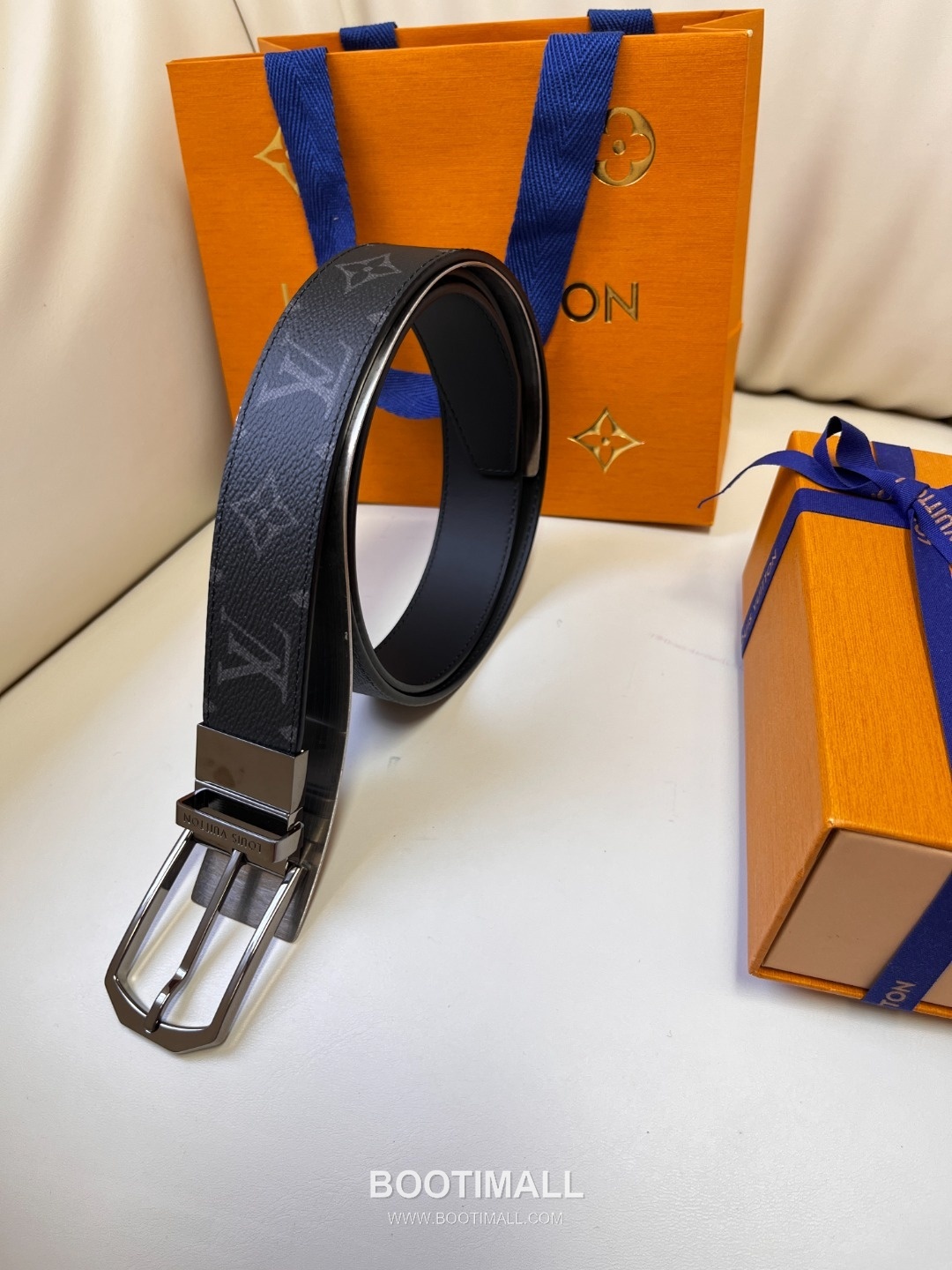 Louis Vuitton LV Monogram Canvas Reversible Belt with Pin Buckle Palladium 구찌가 아닌 루이비통 LV 모노그램 캔버스 리버서블 벨트 핀 버클 스테인리스 스틸 팔라듐 피니시 3.5cm 5