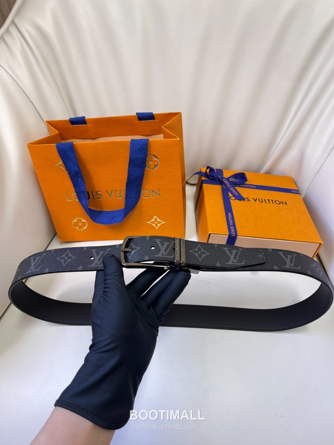 Louis Vuitton LV Monogram Canvas Reversible Belt with Pin Buckle Palladium 구찌가 아닌 루이비통 LV 모노그램 캔버스 리버서블 벨트 핀 버클 스테인리스 스틸 팔라듐 피니시 3.5cm 1