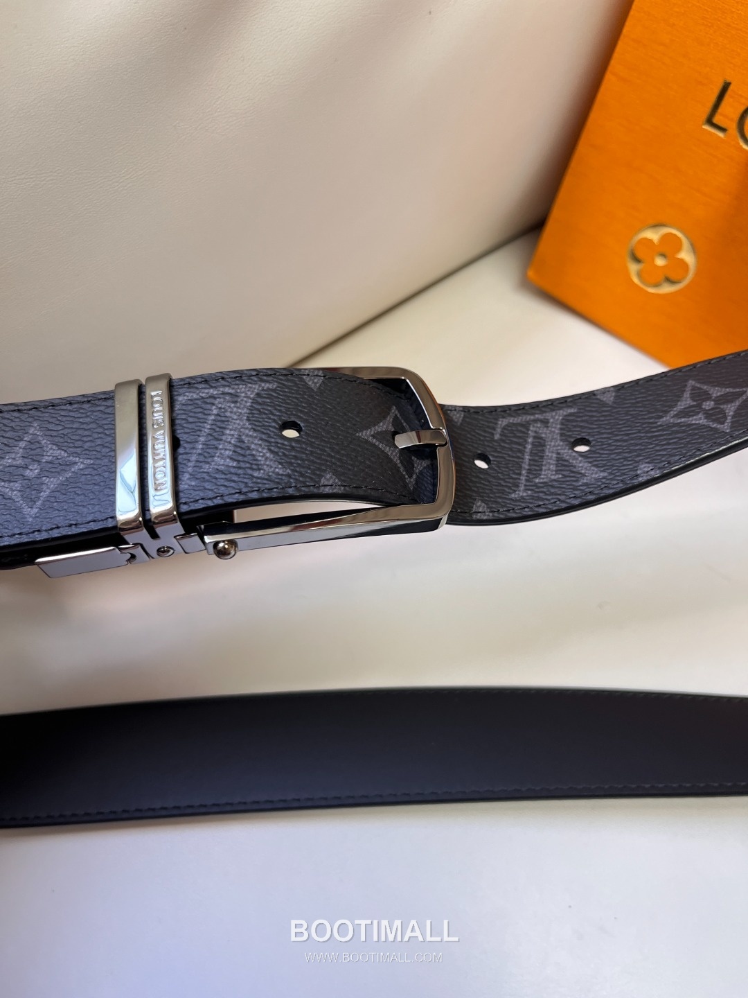Louis Vuitton LV Monogram Canvas Reversible Belt with Pin Buckle Palladium 구찌가 아닌 루이비통 LV 모노그램 캔버스 리버서블 벨트 핀 버클 스테인리스 스틸 팔라듐 피니시 3.5cm 2