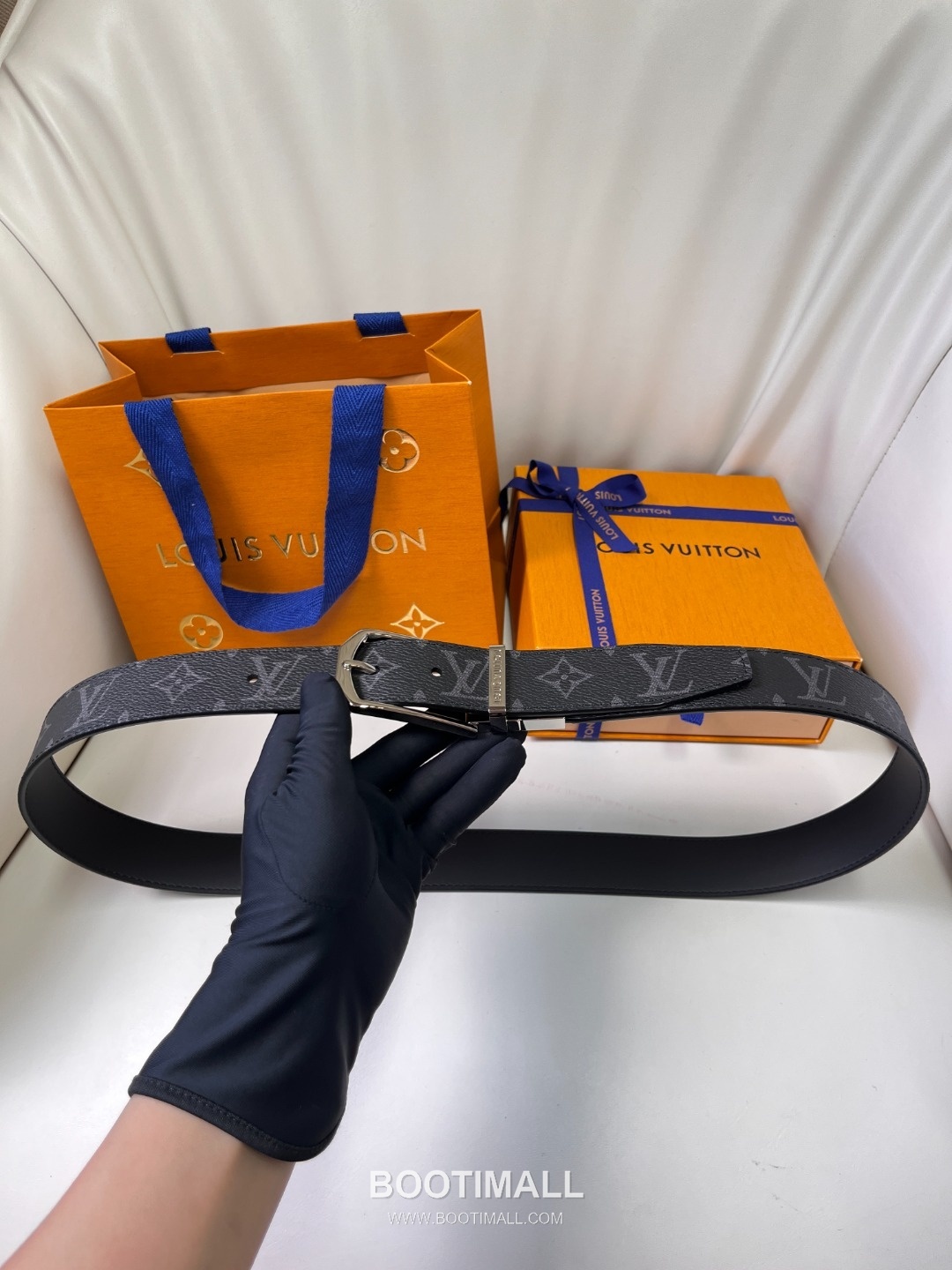 Louis Vuitton LV Monogram Canvas Reversible Belt with Pin Buckle Palladium 구찌가 아닌 루이비통 LV 모노그램 캔버스 리버서블 벨트 핀 버클 스테인리스 스틸 팔라듐 피니시 3.5cm 1