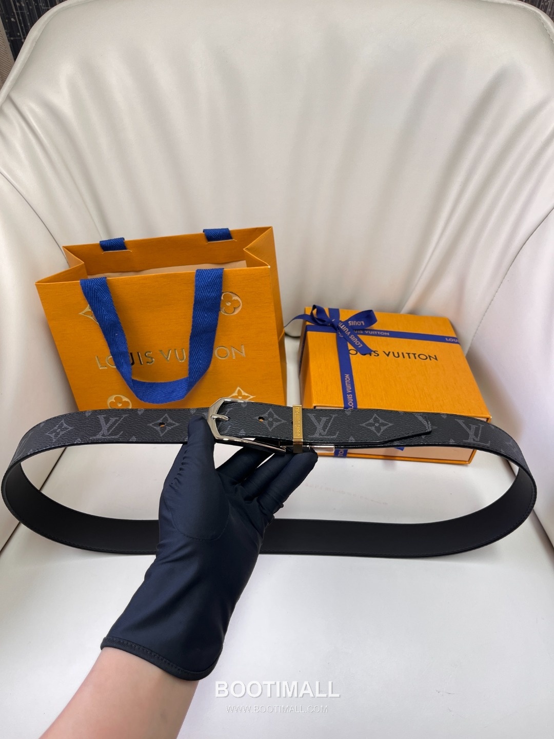 Louis Vuitton LV Monogram Canvas Reversible Belt with Pin Buckle Palladium 구찌가 아닌 루이비통 LV 모노그램 캔버스 리버서블 벨트 핀 버클 스테인리스 스틸 팔라듐 피니시 3.5cm 1