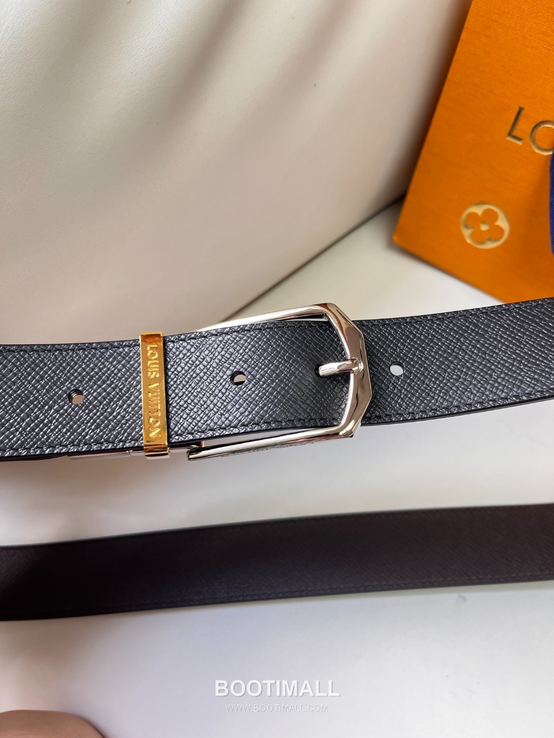 Louis Vuitton LV Monogram Canvas Reversible Belt with Pin Buckle Palladium 구찌가 아닌 루이비통 LV 모노그램 캔버스 리버서블 벨트 핀 버클 스테인리스 스틸 팔라듐 피니시 3.5cm 2