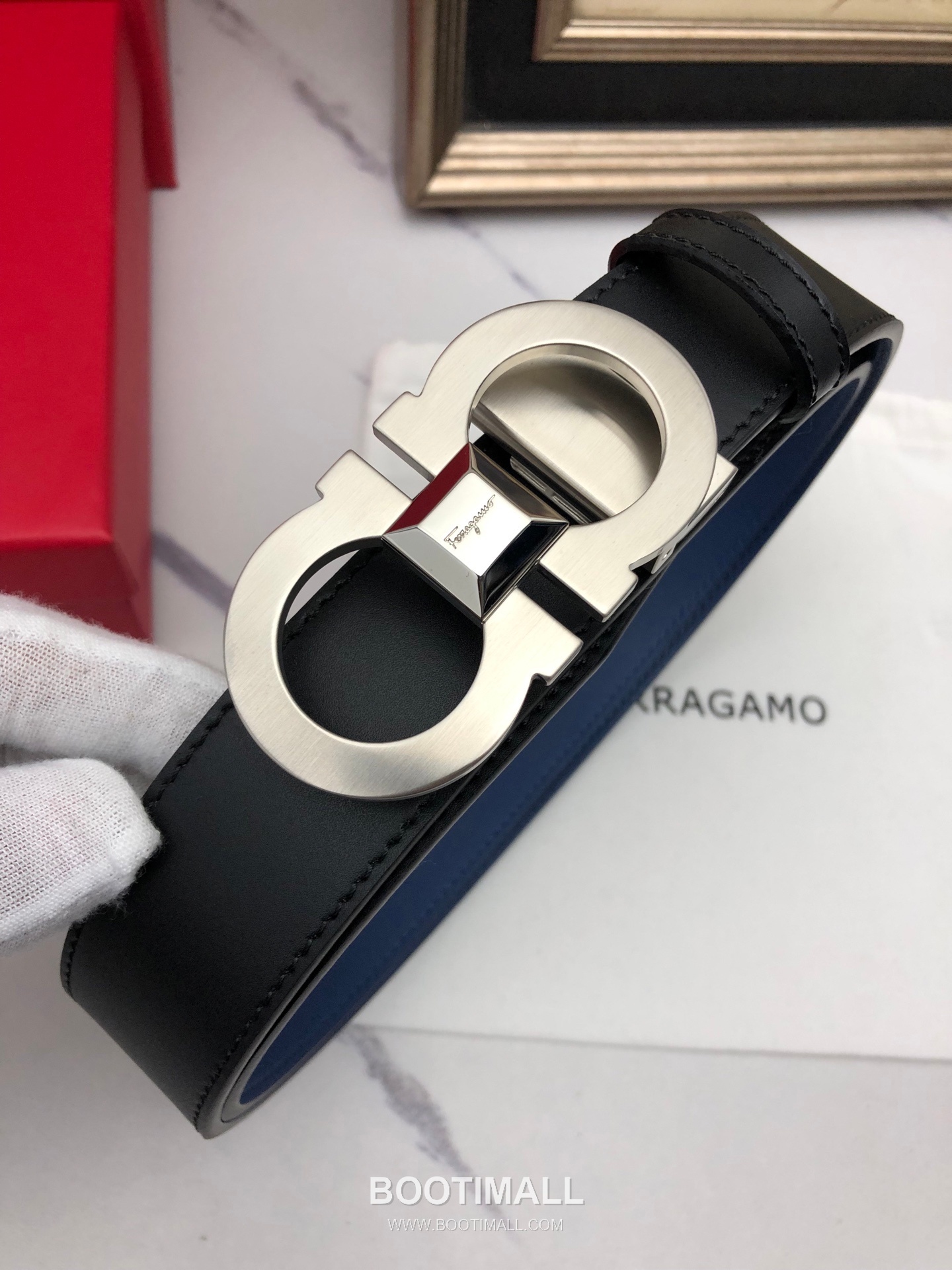 Ferragamo Gancini Calfskin Embossed Leather Reversible Belt with Gancini Buckle Gold-Plated 페라가모 간치니 카프스킨 엠보싱 레더 리버서블 벨트 간치니 버클 황동 베이스 금도금 3.5cm 1