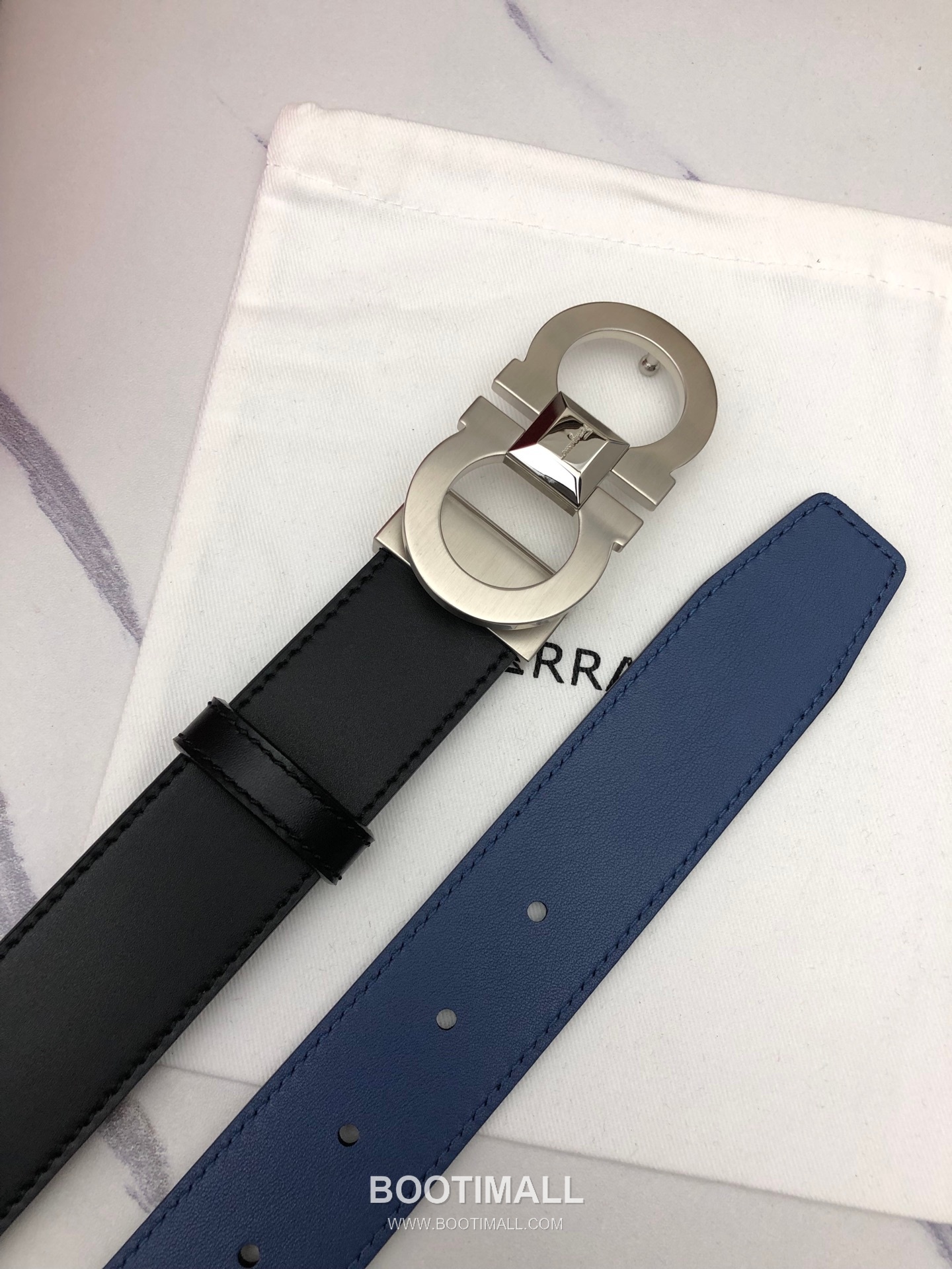 Ferragamo Gancini Calfskin Embossed Leather Reversible Belt with Gancini Buckle Gold-Plated 페라가모 간치니 카프스킨 엠보싱 레더 리버서블 벨트 간치니 버클 황동 베이스 금도금 3.5cm 5