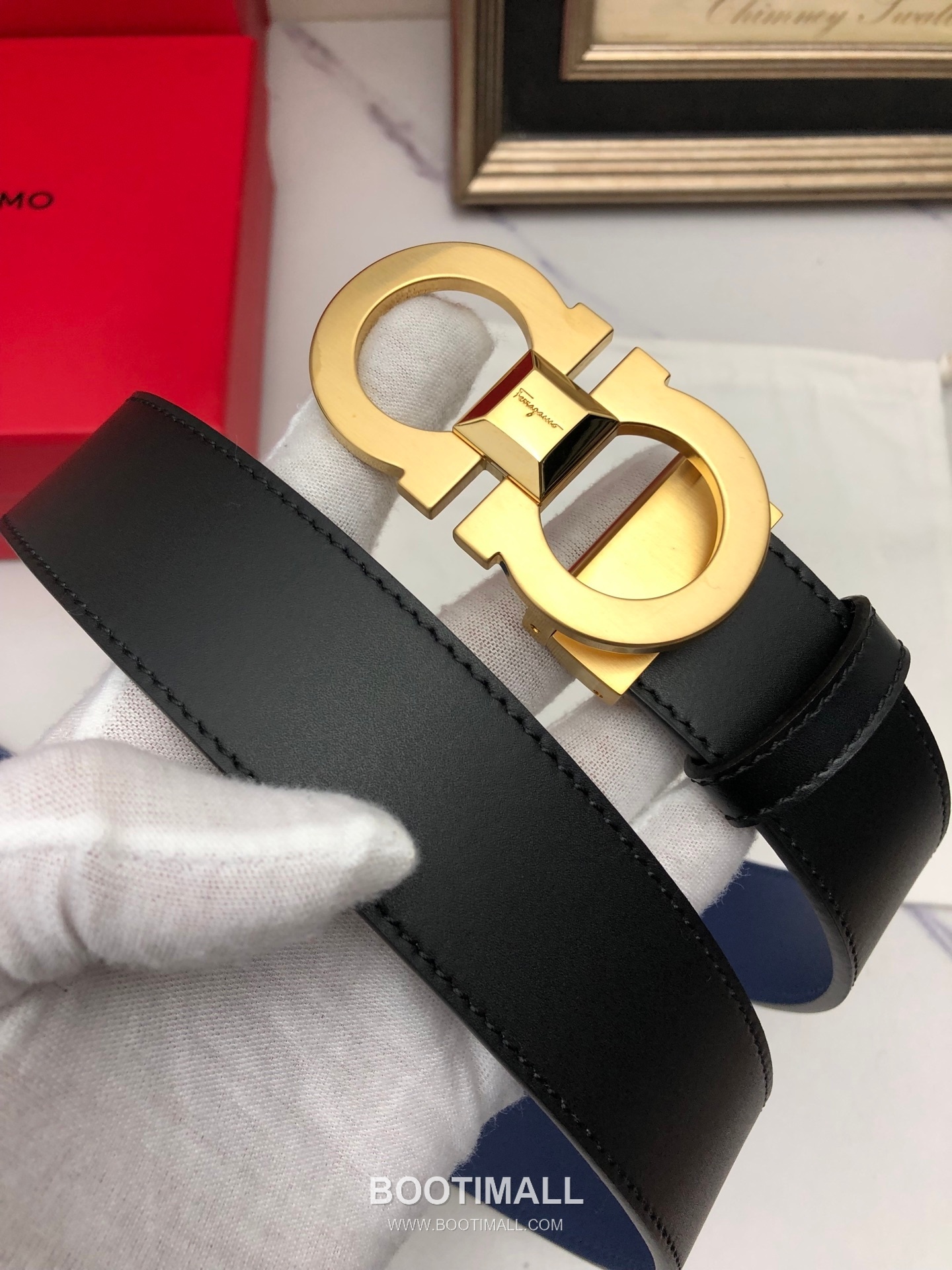 Ferragamo Gancini Calfskin Embossed Leather Reversible Belt with Gancini Buckle Gold-Plated 페라가모 간치니 카프스킨 엠보싱 레더 리버서블 벨트 간치니 버클 황동 베이스 금도금 3.5cm 2