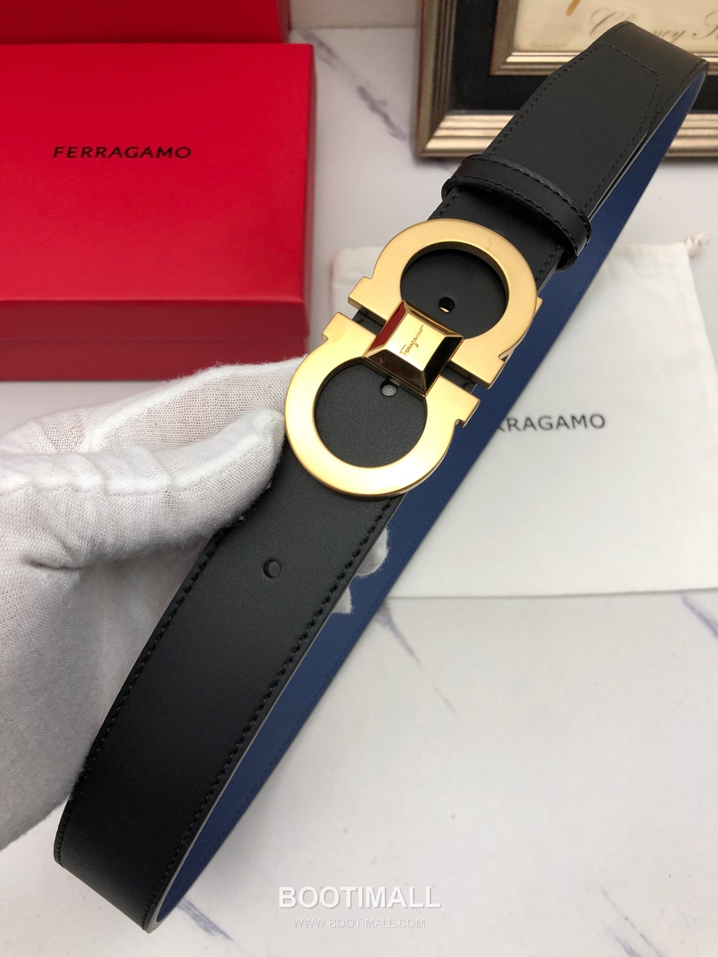 Ferragamo Gancini Calfskin Embossed Leather Reversible Belt with Gancini Buckle Gold-Plated 페라가모 간치니 카프스킨 엠보싱 레더 리버서블 벨트 간치니 버클 황동 베이스 금도금 3.5cm 5