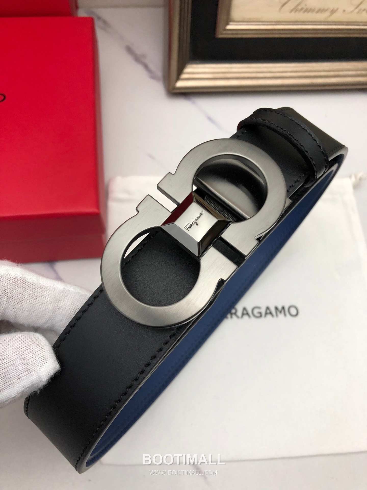 Ferragamo Gancini Calfskin Embossed Leather Reversible Belt with Gancini Buckle Gold-Plated 페라가모 간치니 카프스킨 엠보싱 레더 리버서블 벨트 간치니 버클 황동 베이스 금도금 3.5cm 1