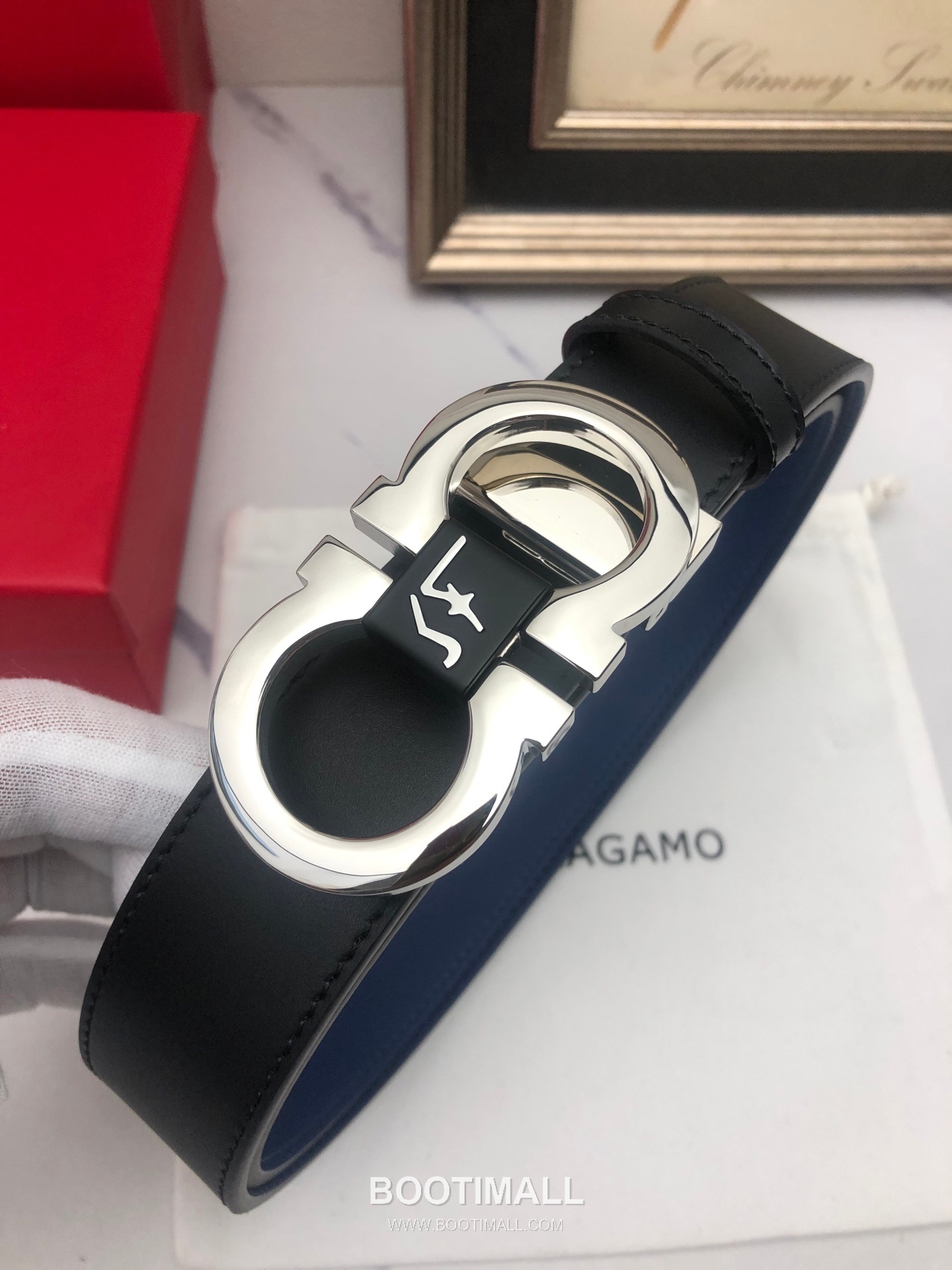 Ferragamo Gancini Calfskin Embossed Leather Reversible Belt with Gancini Buckle Gold-Plated 페라가모 간치니 카프스킨 엠보싱 레더 리버서블 벨트 간치니 버클 황동 베이스 금도금 3.5cm 1