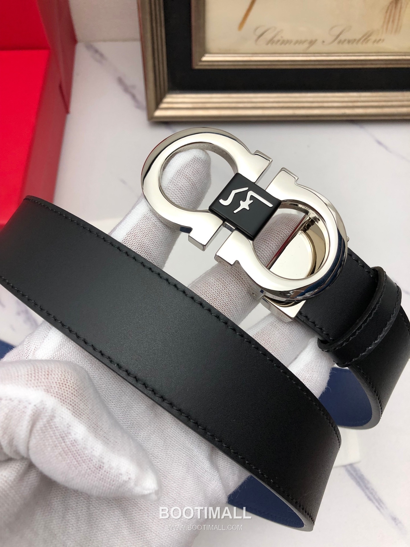Ferragamo Gancini Calfskin Embossed Leather Reversible Belt with Gancini Buckle Gold-Plated 페라가모 간치니 카프스킨 엠보싱 레더 리버서블 벨트 간치니 버클 황동 베이스 금도금 3.5cm 2