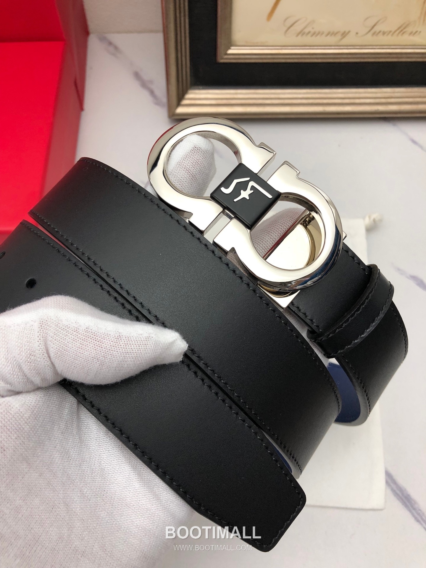 Ferragamo Gancini Calfskin Embossed Leather Reversible Belt with Gancini Buckle Gold-Plated 페라가모 간치니 카프스킨 엠보싱 레더 리버서블 벨트 간치니 버클 황동 베이스 금도금 3.5cm 3