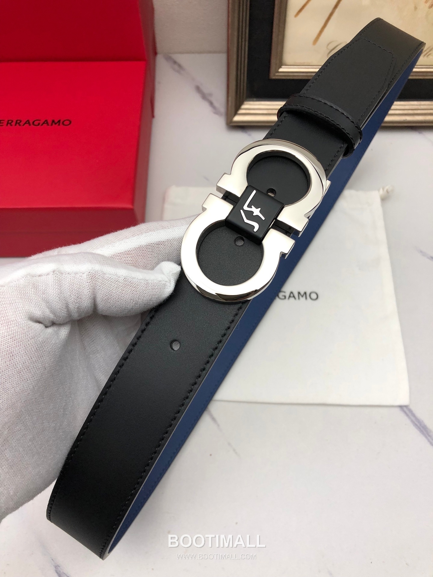 Ferragamo Gancini Calfskin Embossed Leather Reversible Belt with Gancini Buckle Gold-Plated 페라가모 간치니 카프스킨 엠보싱 레더 리버서블 벨트 간치니 버클 황동 베이스 금도금 3.5cm 5