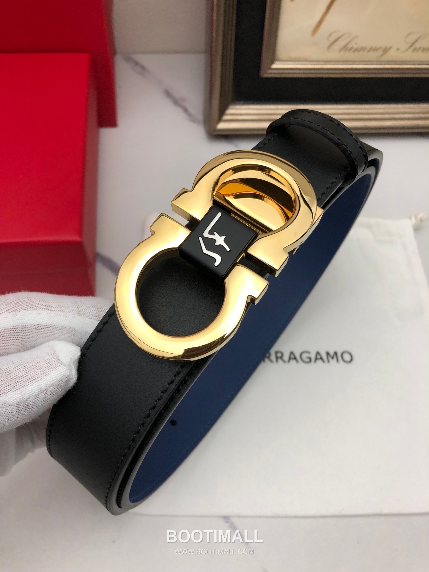 Ferragamo Gancini Calfskin Embossed Leather Reversible Belt with Gancini Buckle Gold-Plated 페라가모 간치니 카프스킨 엠보싱 레더 리버서블 벨트 간치니 버클 황동 베이스 금도금 3.5cm 1