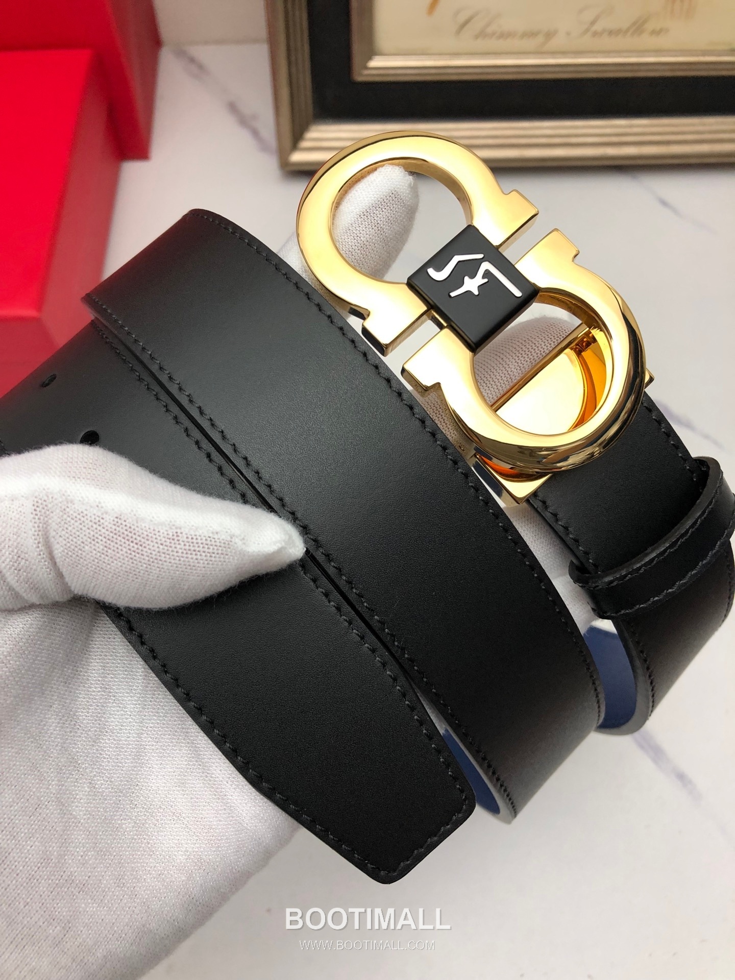 Ferragamo Gancini Calfskin Embossed Leather Reversible Belt with Gancini Buckle Gold-Plated 페라가모 간치니 카프스킨 엠보싱 레더 리버서블 벨트 간치니 버클 황동 베이스 금도금 3.5cm 3