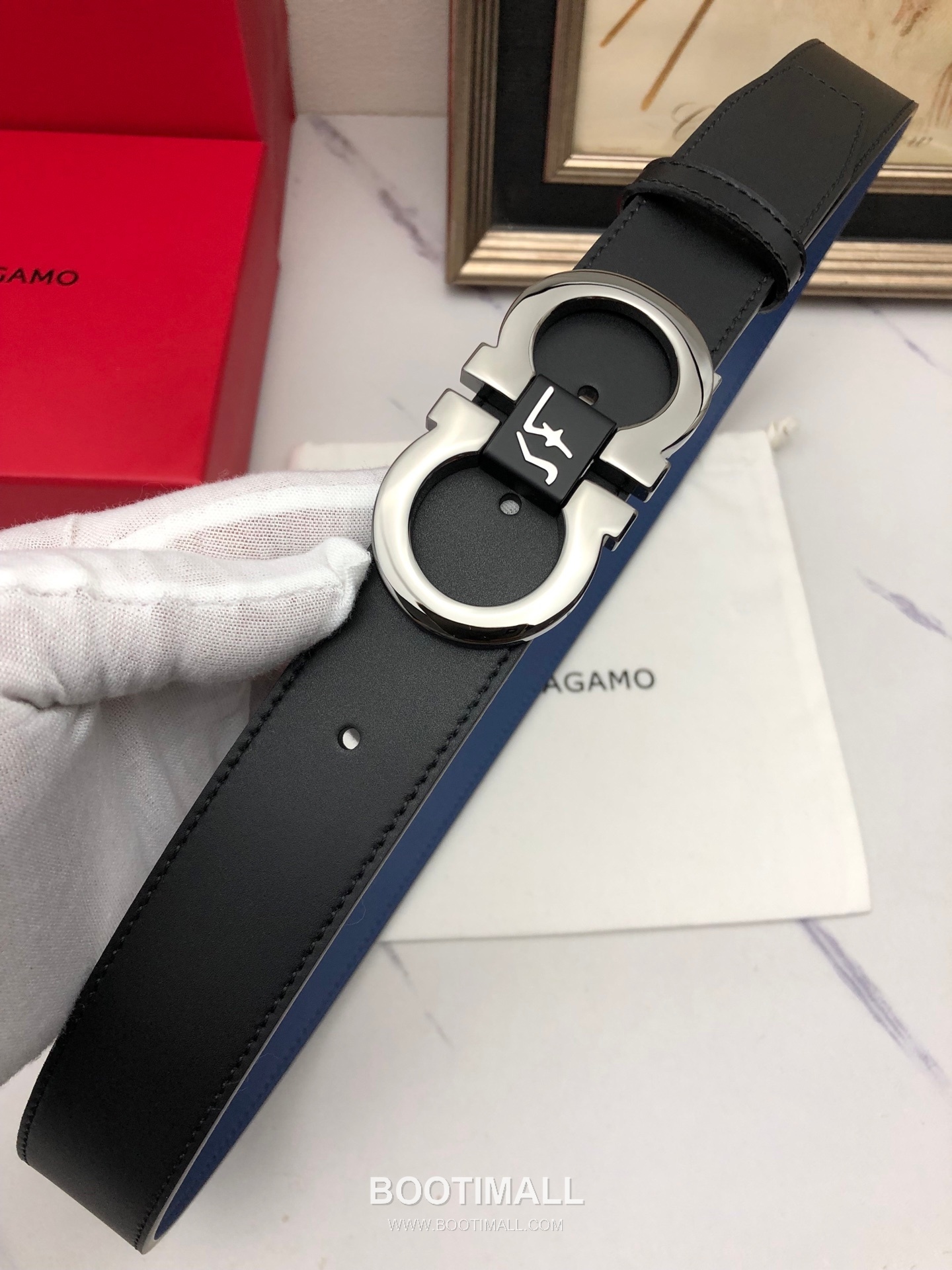 Ferragamo Gancini Calfskin Embossed Leather Reversible Belt with Gancini Buckle Gold-Plated 페라가모 간치니 카프스킨 엠보싱 레더 리버서블 벨트 간치니 버클 황동 베이스 금도금 3.5cm 4