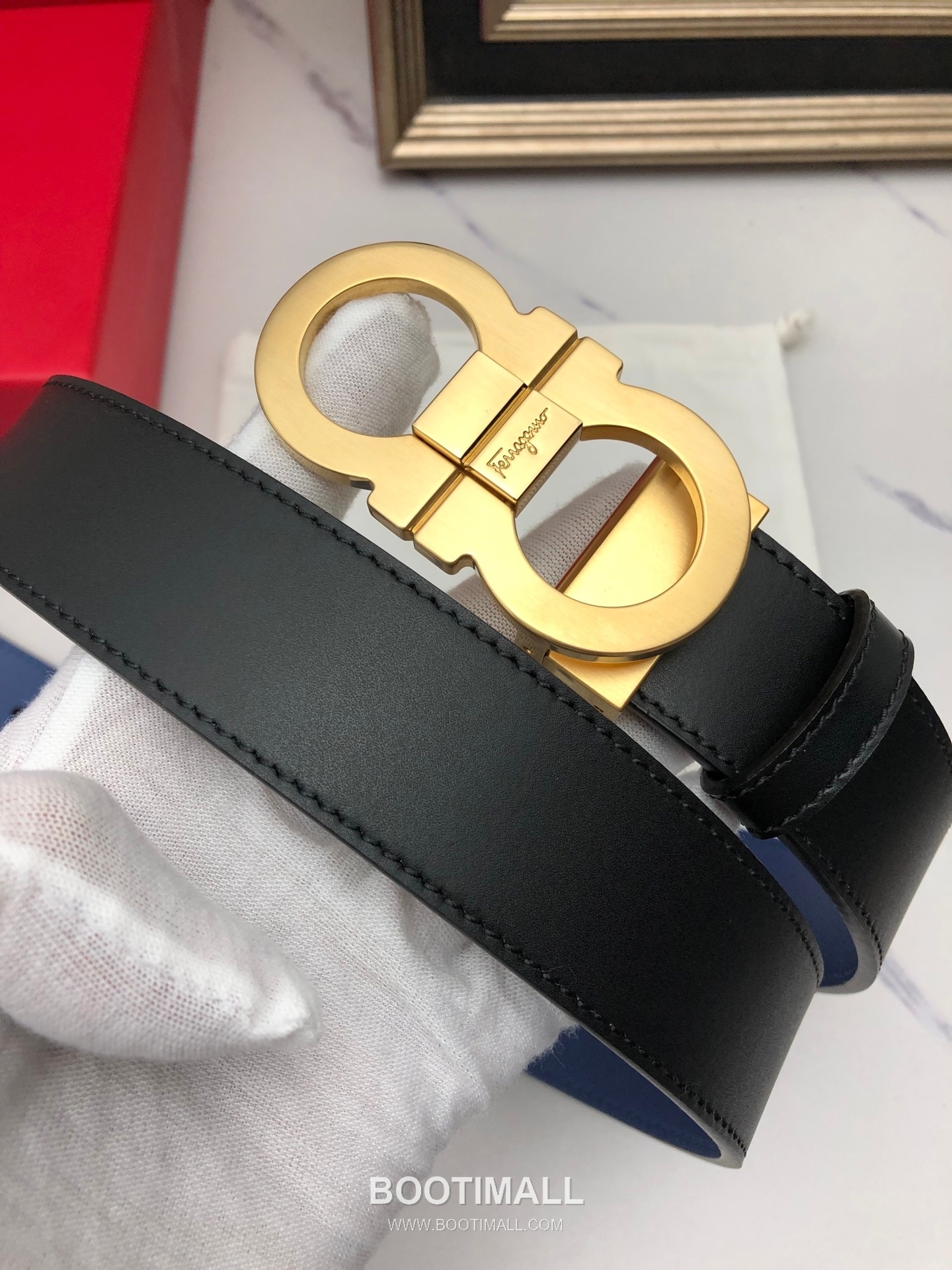 Ferragamo Gancini Calfskin Embossed Leather Reversible Belt with Gancini Buckle Gold-Plated 페라가모 간치니 카프스킨 엠보싱 레더 리버서블 벨트 간치니 버클 황동 베이스 금도금 3.5cm 2