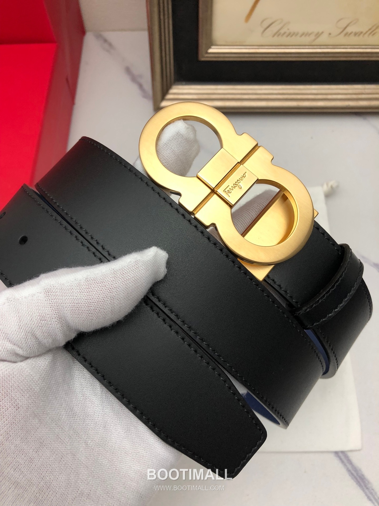 Ferragamo Gancini Calfskin Embossed Leather Reversible Belt with Gancini Buckle Gold-Plated 페라가모 간치니 카프스킨 엠보싱 레더 리버서블 벨트 간치니 버클 황동 베이스 금도금 3.5cm 3