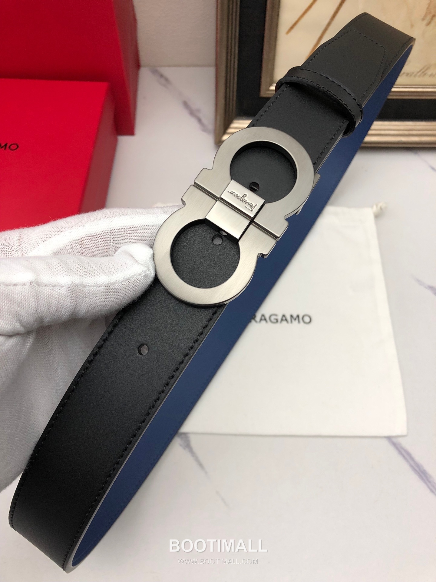 Ferragamo Gancini Calfskin Embossed Leather Reversible Belt with Gancini Buckle Gold-Plated 페라가모 간치니 카프스킨 엠보싱 레더 리버서블 벨트 간치니 버클 황동 베이스 금도금 3.5cm 5