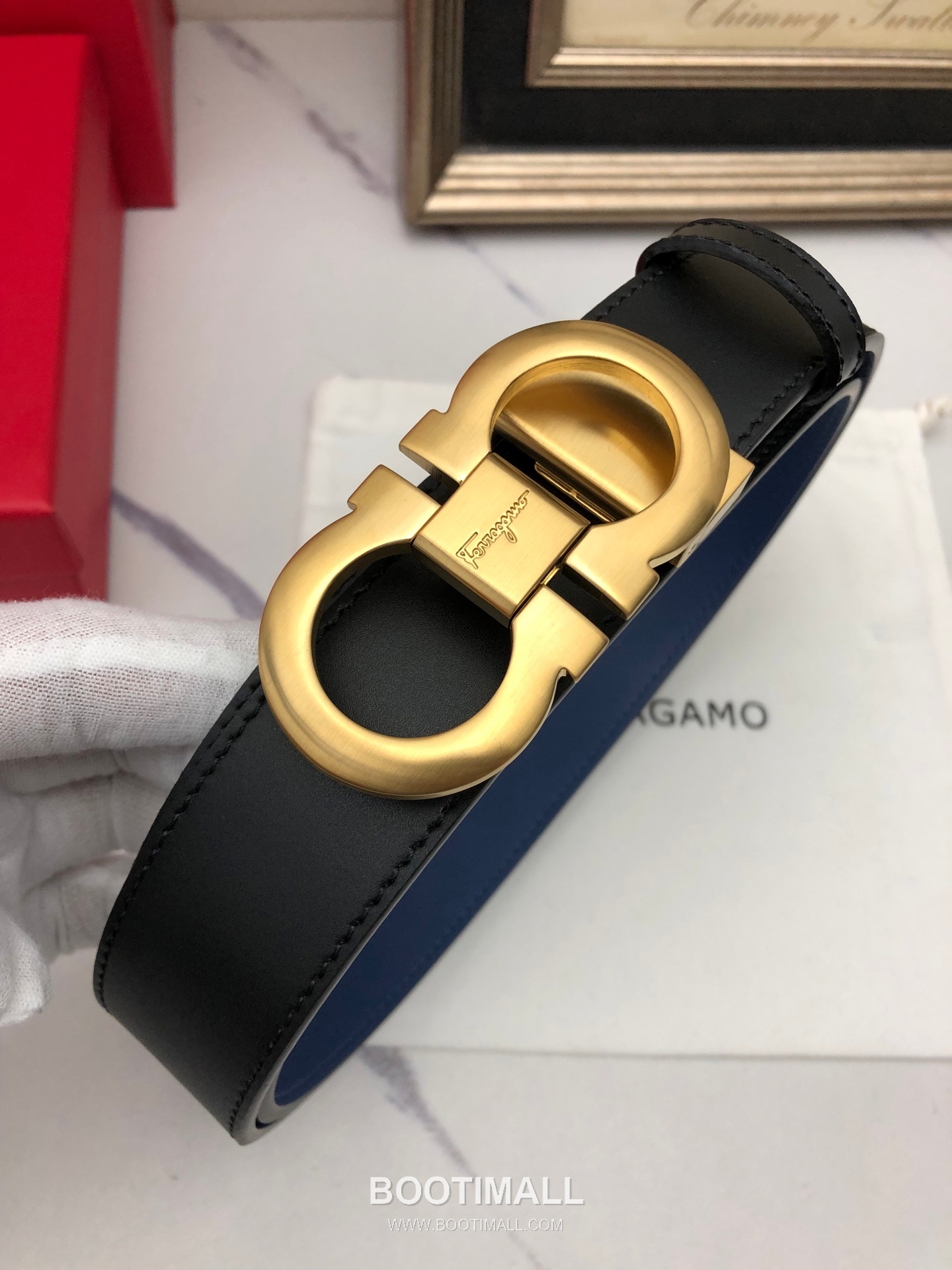 Ferragamo Gancini Calfskin Embossed Leather Reversible Belt with Gancini Buckle Gold-Plated 페라가모 간치니 카프스킨 엠보싱 레더 리버서블 벨트 간치니 버클 황동 베이스 금도금 3.5cm 1