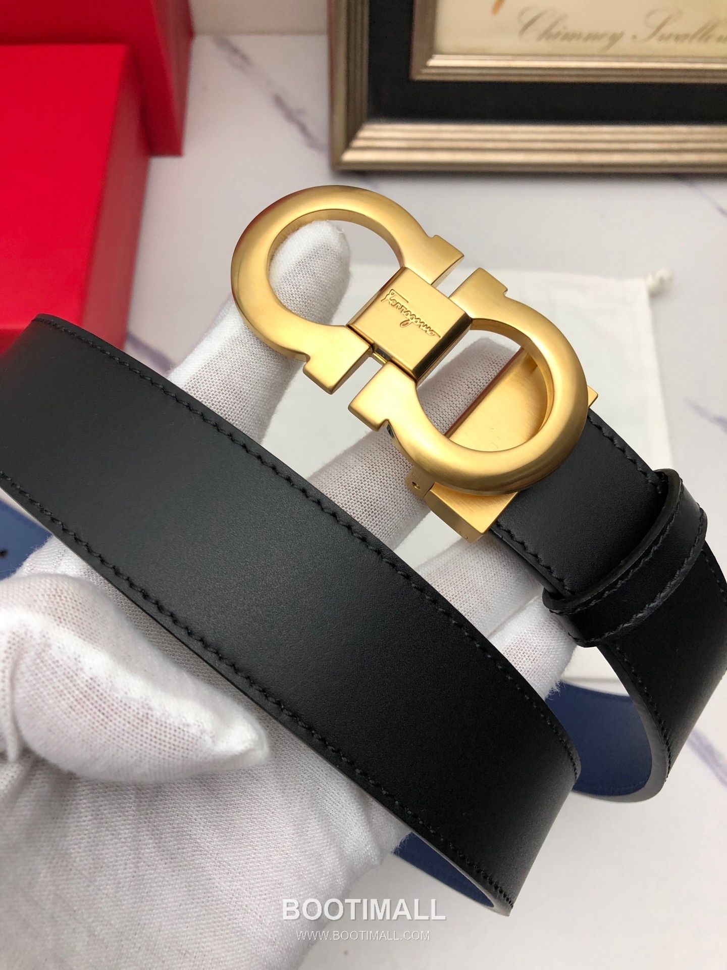 Ferragamo Gancini Calfskin Embossed Leather Reversible Belt with Gancini Buckle Gold-Plated 페라가모 간치니 카프스킨 엠보싱 레더 리버서블 벨트 간치니 버클 황동 베이스 금도금 3.5cm 2