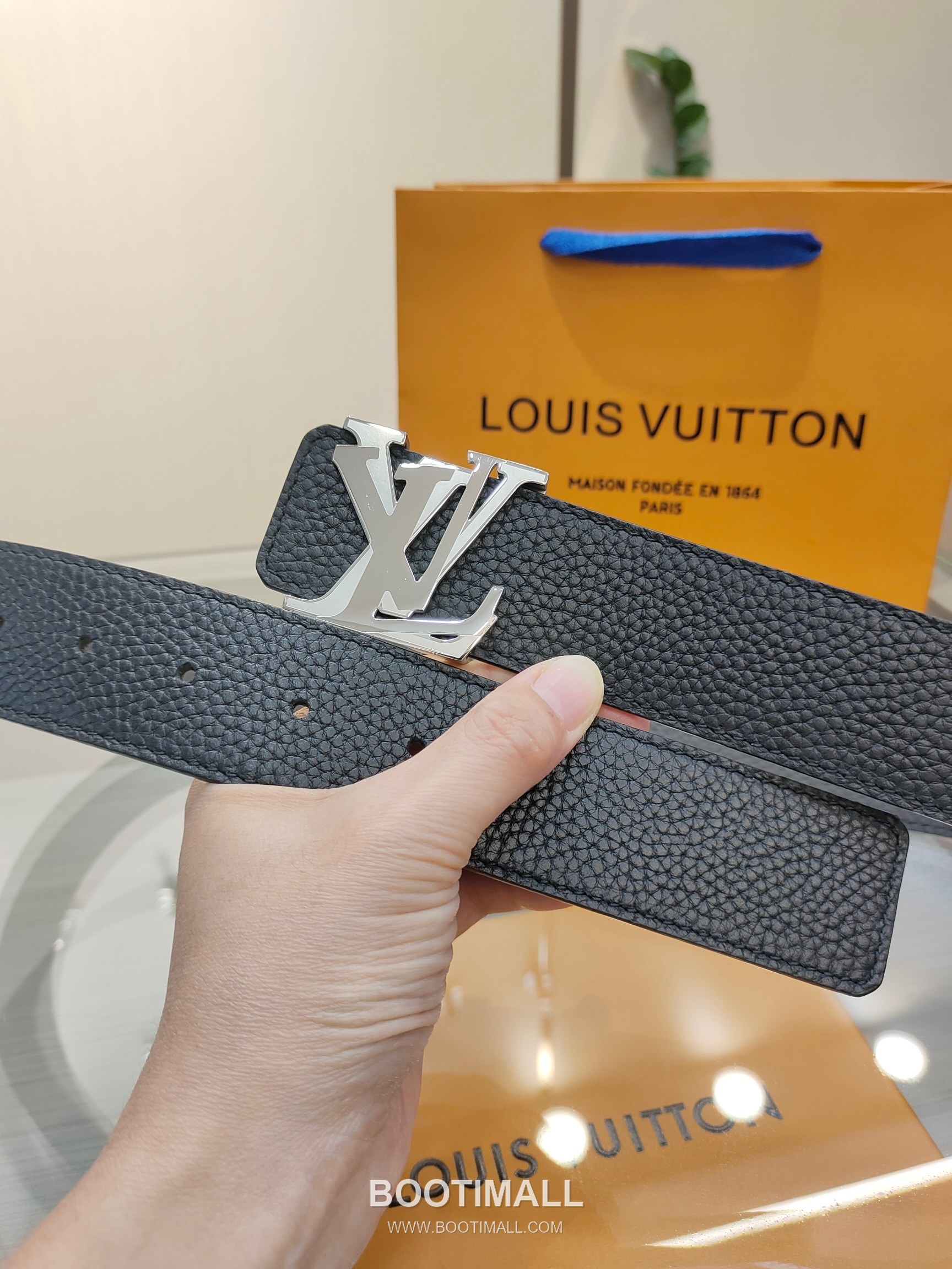 Louis Vuitton Calfskin Leather Belt with LV Buckle Gold-Plated 루이비통 카프스킨 레더 벨트 LV 버클 황동 베이스 금도금 4.0cm 3