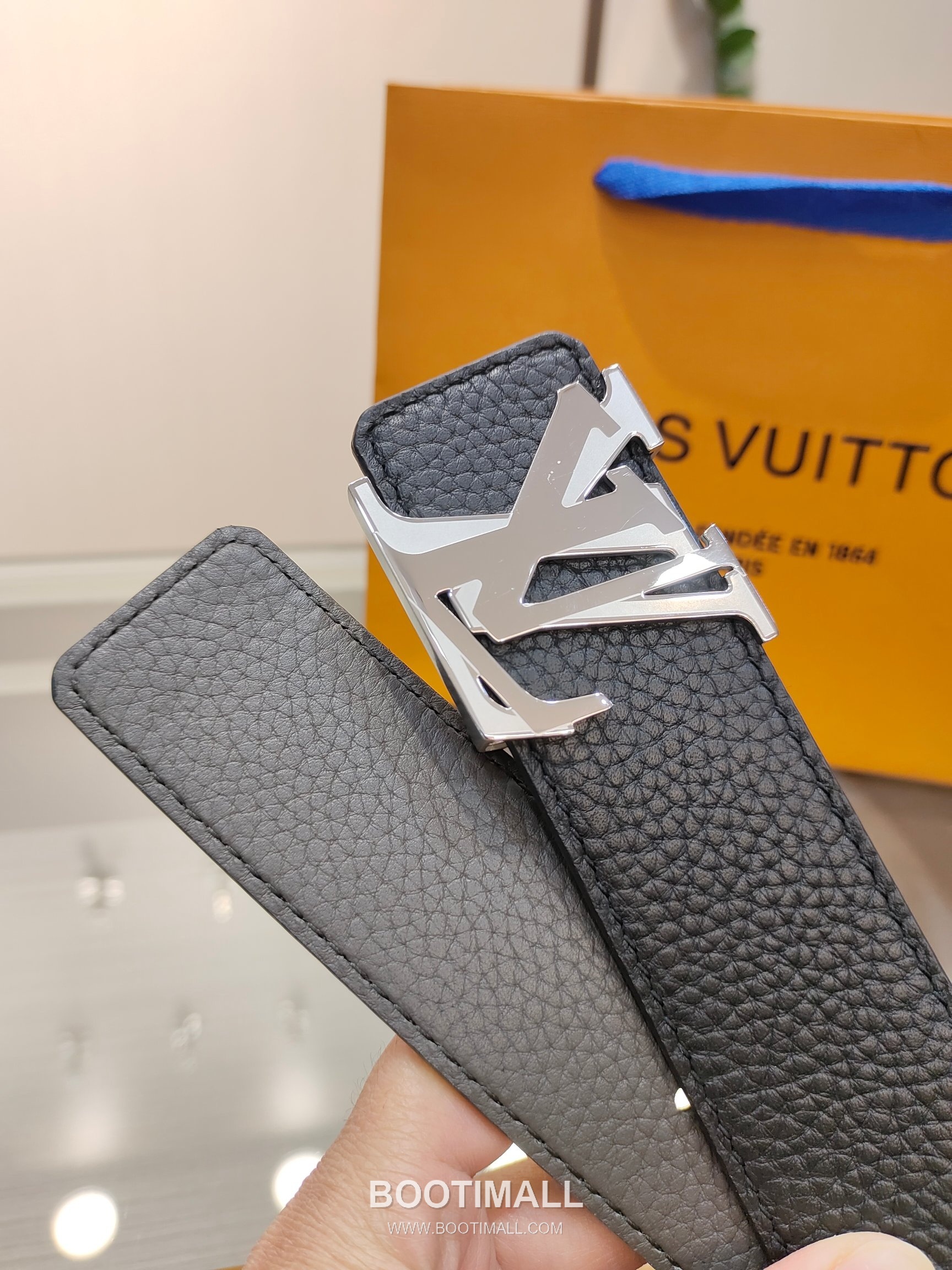 Louis Vuitton Calfskin Leather Belt with LV Buckle Gold-Plated 루이비통 카프스킨 레더 벨트 LV 버클 황동 베이스 금도금 4.0cm 5