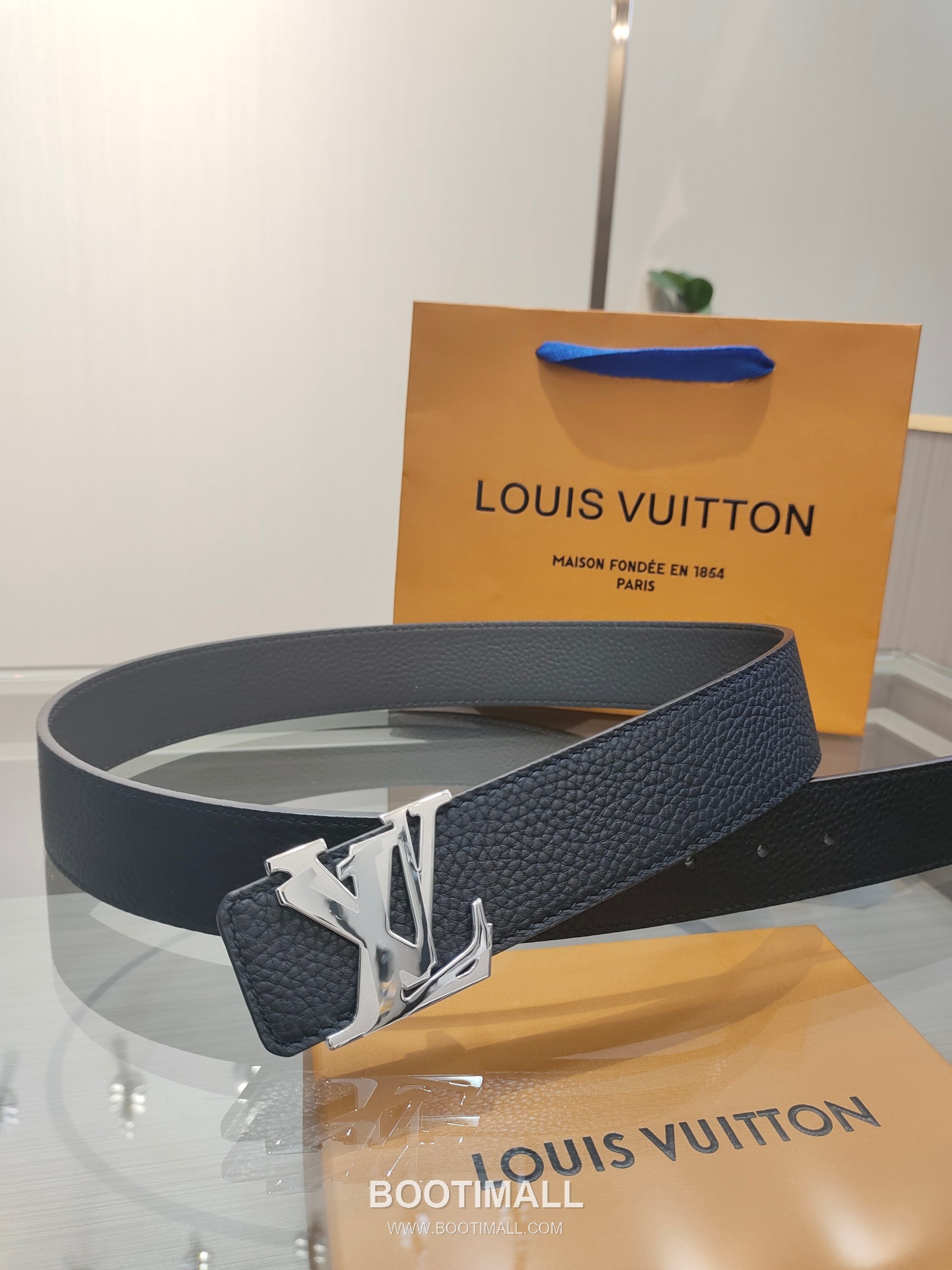 Louis Vuitton Calfskin Leather Belt with LV Buckle Gold-Plated 루이비통 카프스킨 레더 벨트 LV 버클 황동 베이스 금도금 4.0cm 6