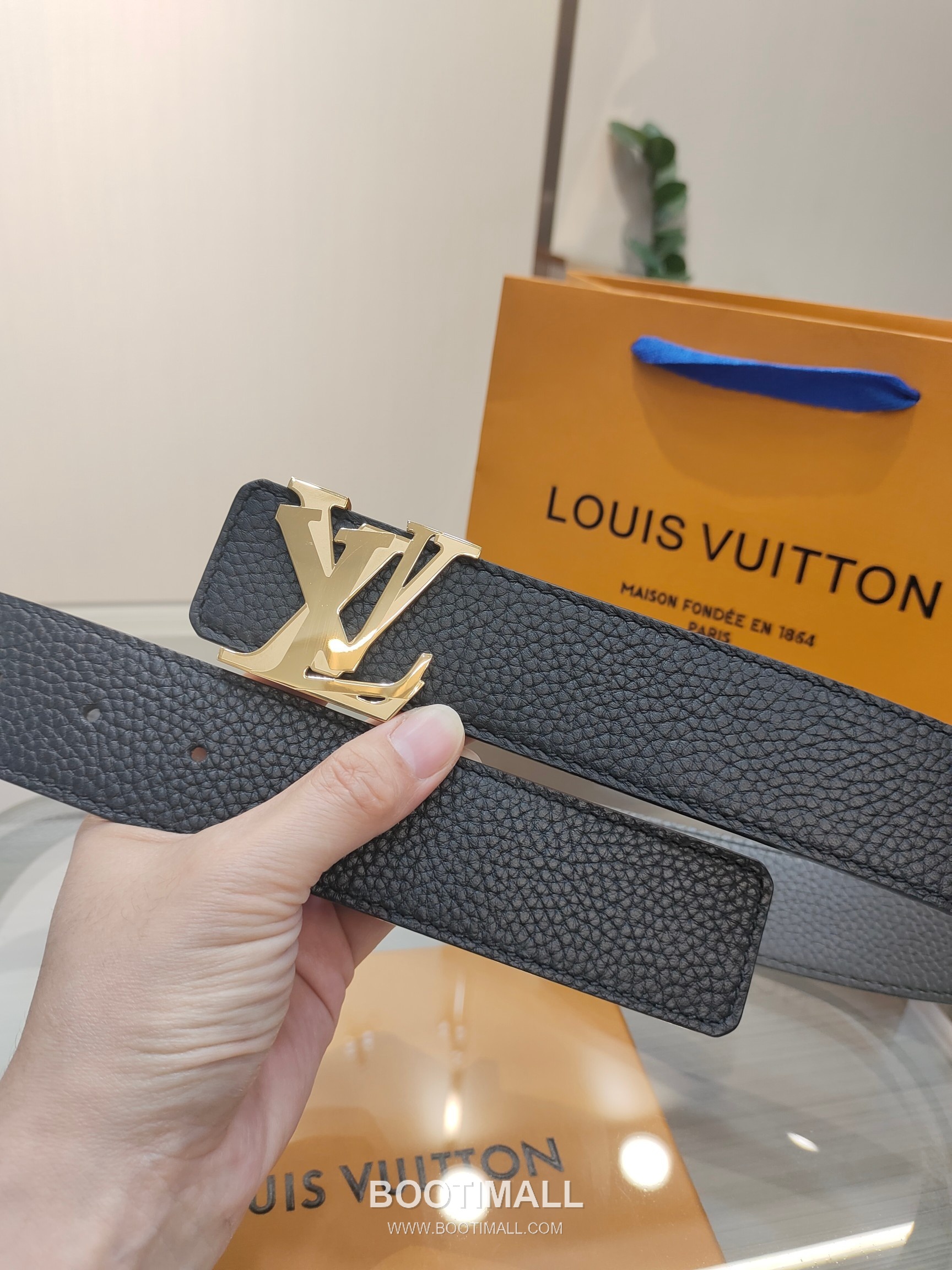 Louis Vuitton Calfskin Leather Belt with LV Buckle Gold-Plated 루이비통 카프스킨 레더 벨트 LV 버클 황동 베이스 금도금 4.0cm 3