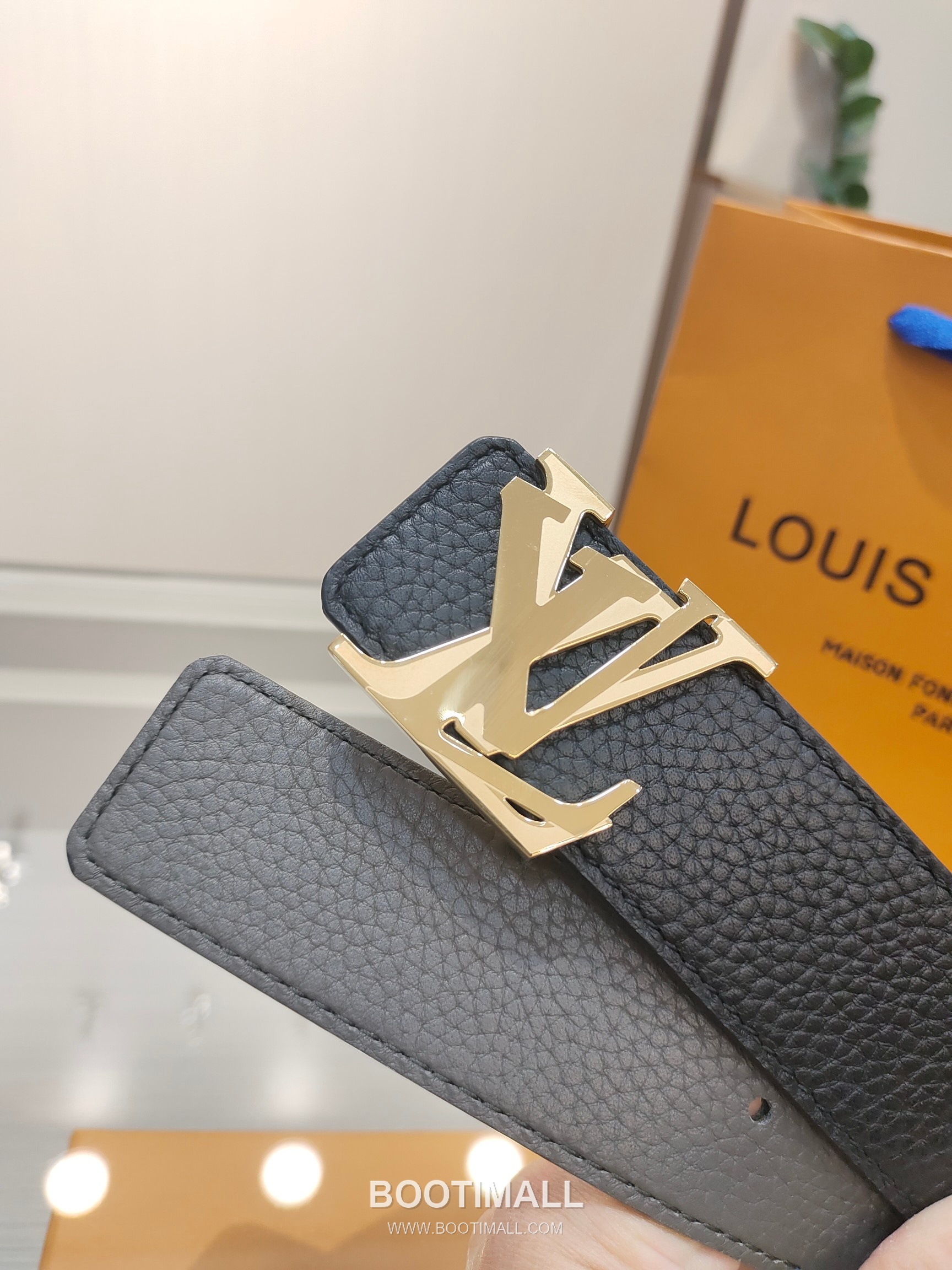 Louis Vuitton Calfskin Leather Belt with LV Buckle Gold-Plated 루이비통 카프스킨 레더 벨트 LV 버클 황동 베이스 금도금 4.0cm 5