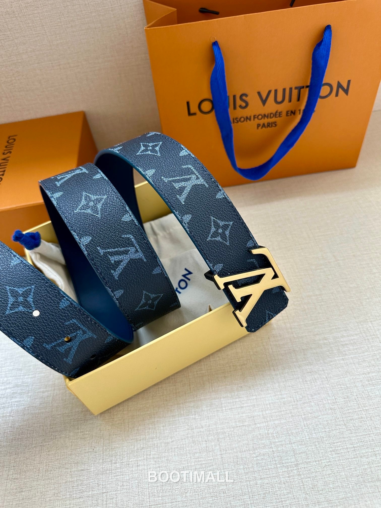 Louis Vuitton LV Initiales Gradient Monogram Canvas Reversible Belt with LV Buckle Palladium 루이비통 LV 이니셜 그라디언트 모노그램 캔버스 리버서블 벨트 LV 버클 황동 베이스 팔라듐 피니시 4.0cm 4