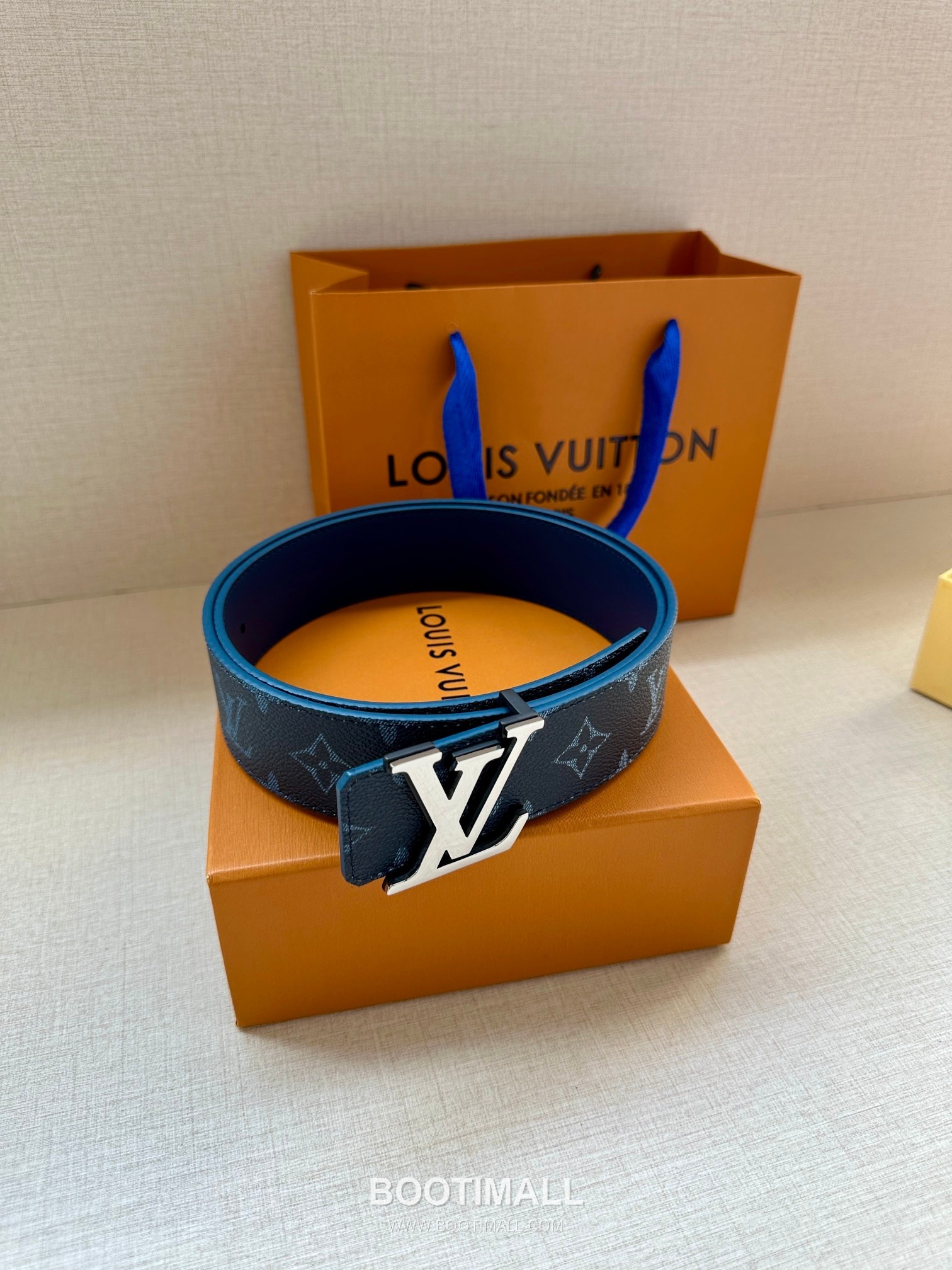 Louis Vuitton LV Initiales Gradient Monogram Canvas Reversible Belt with LV Buckle Palladium 루이비통 LV 이니셜 그라디언트 모노그램 캔버스 리버서블 벨트 LV 버클 황동 베이스 팔라듐 피니시 4.0cm 5