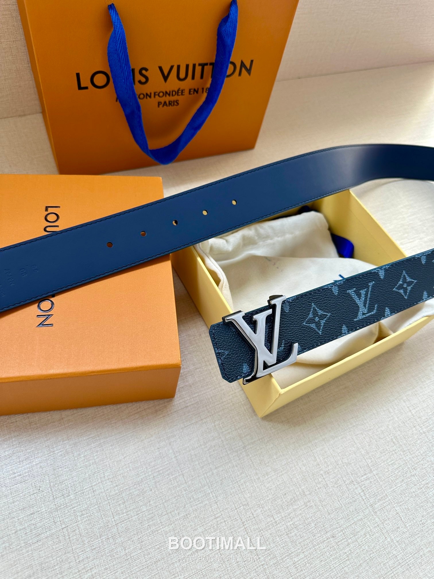 Louis Vuitton LV Initiales Gradient Monogram Canvas Reversible Belt with LV Buckle Palladium 루이비통 LV 이니셜 그라디언트 모노그램 캔버스 리버서블 벨트 LV 버클 황동 베이스 팔라듐 피니시 4.0cm 7