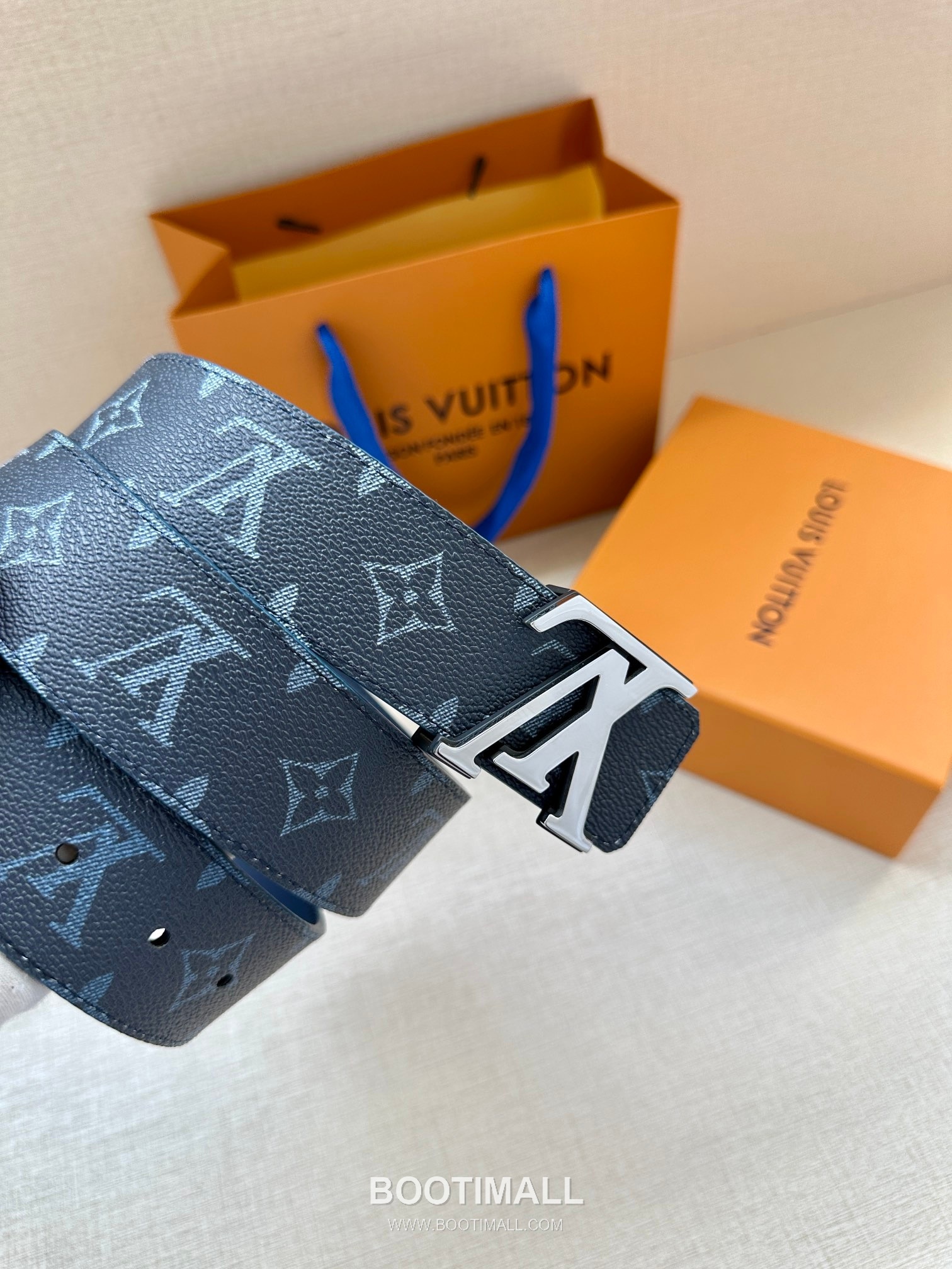 Louis Vuitton LV Initiales Gradient Monogram Canvas Reversible Belt with LV Buckle Palladium 루이비통 LV 이니셜 그라디언트 모노그램 캔버스 리버서블 벨트 LV 버클 황동 베이스 팔라듐 피니시 4.0cm 8