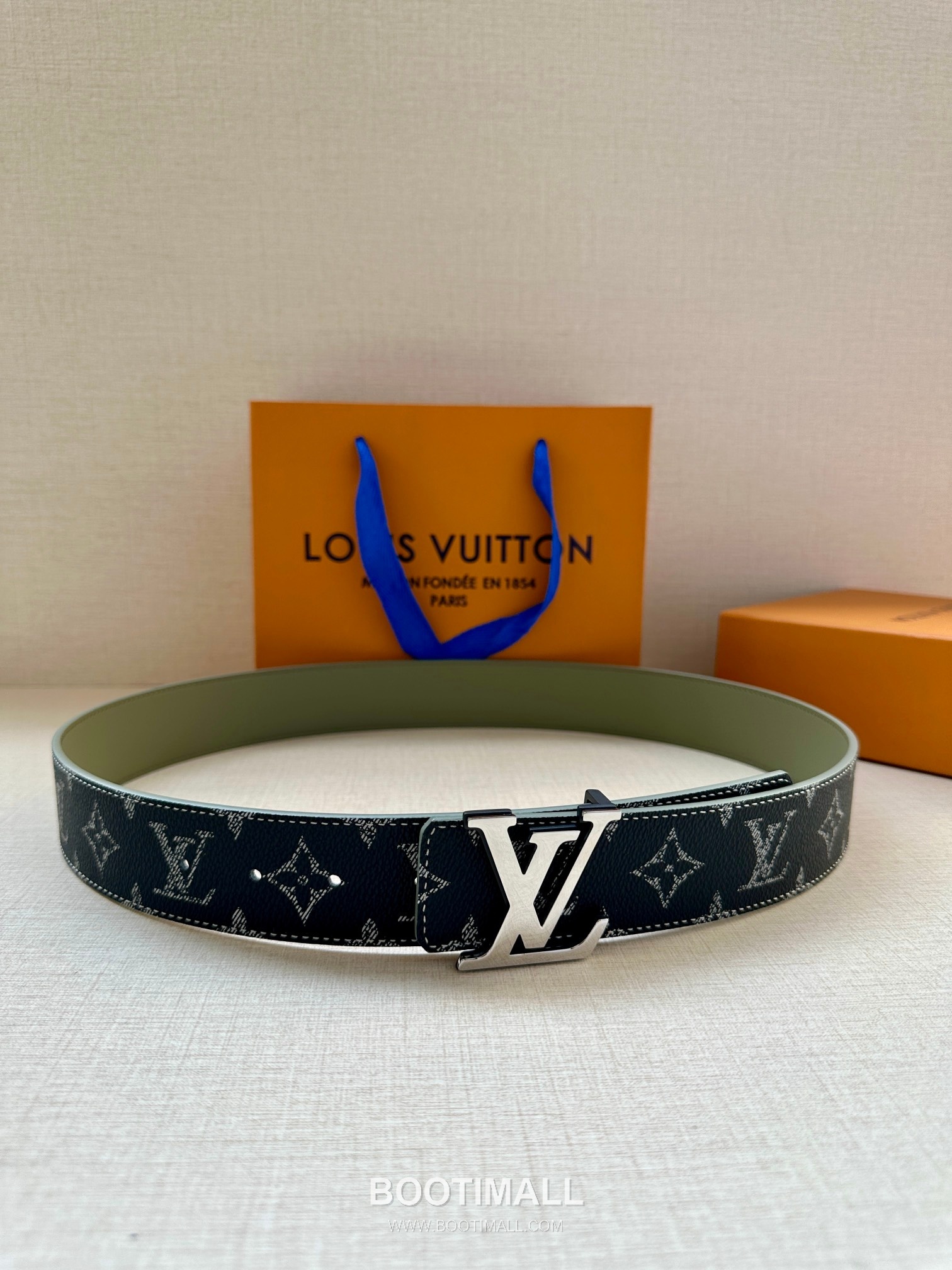 Louis Vuitton LV Initiales Gradient Monogram Canvas Reversible Belt with LV Buckle Palladium 루이비통 LV 이니셜 그라디언트 모노그램 캔버스 리버서블 벨트 LV 버클 황동 베이스 팔라듐 피니시 4.0cm 1