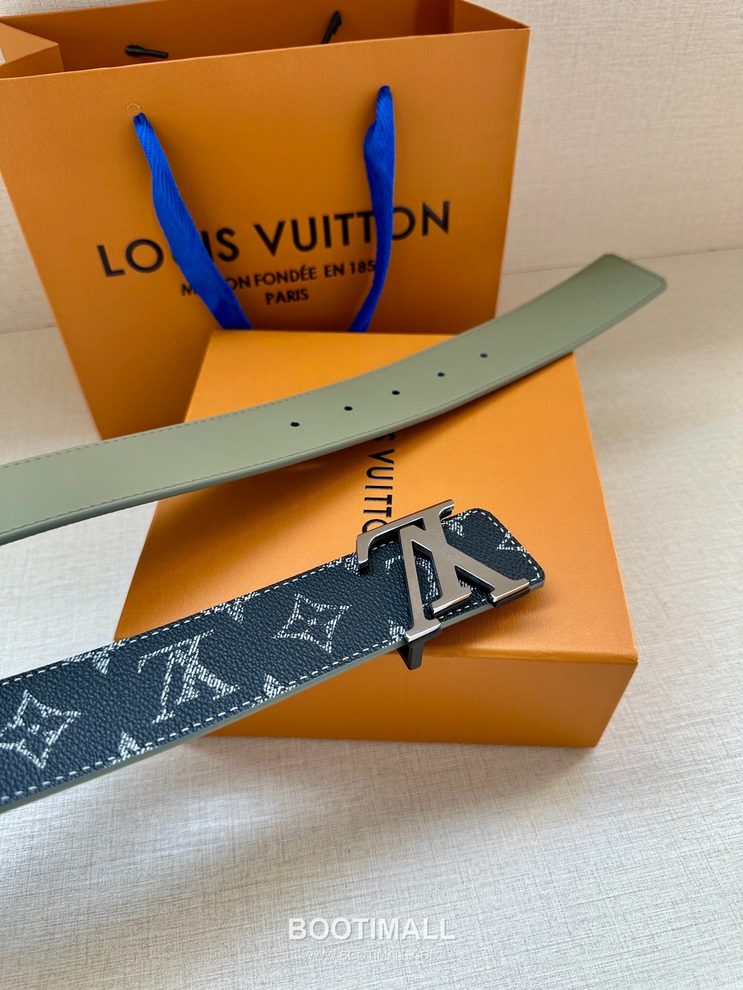 Louis Vuitton LV Initiales Gradient Monogram Canvas Reversible Belt with LV Buckle Palladium 루이비통 LV 이니셜 그라디언트 모노그램 캔버스 리버서블 벨트 LV 버클 황동 베이스 팔라듐 피니시 4.0cm 4