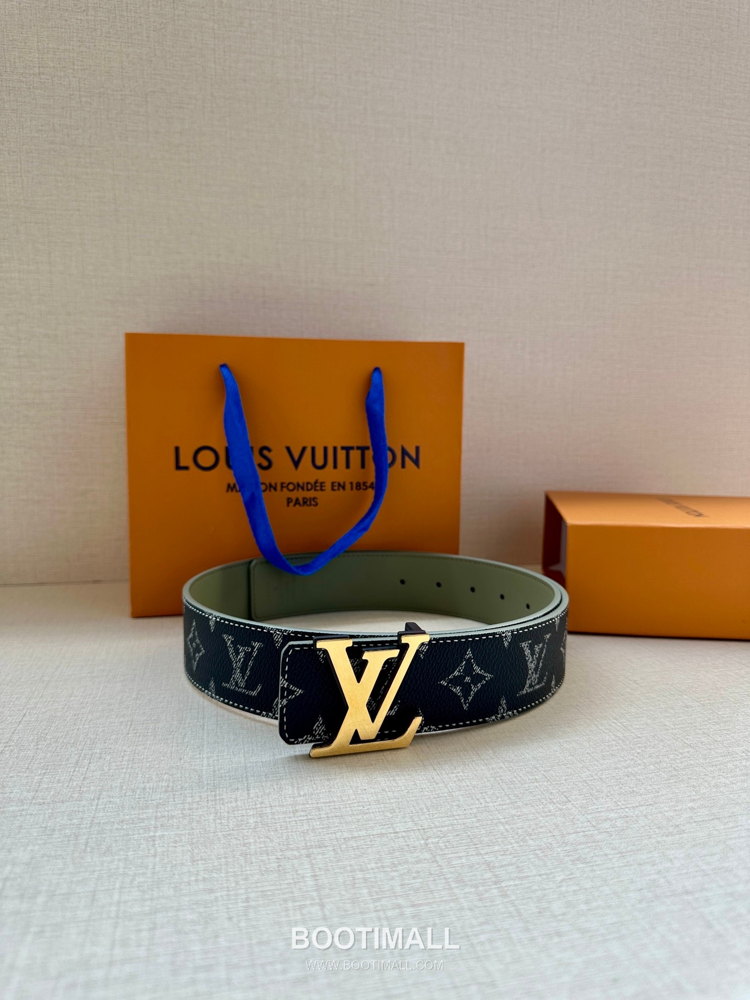 Louis Vuitton LV Initiales Gradient Monogram Canvas Reversible Belt with LV Buckle Palladium 루이비통 LV 이니셜 그라디언트 모노그램 캔버스 리버서블 벨트 LV 버클 황동 베이스 팔라듐 피니시 4.0cm 5