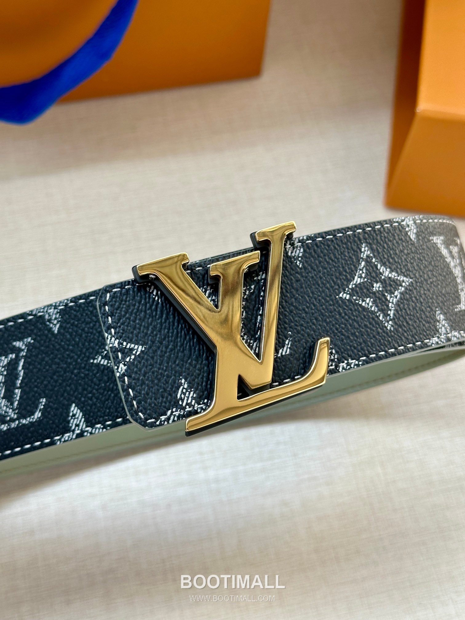 Louis Vuitton LV Initiales Gradient Monogram Canvas Reversible Belt with LV Buckle Palladium 루이비통 LV 이니셜 그라디언트 모노그램 캔버스 리버서블 벨트 LV 버클 황동 베이스 팔라듐 피니시 4.0cm 6
