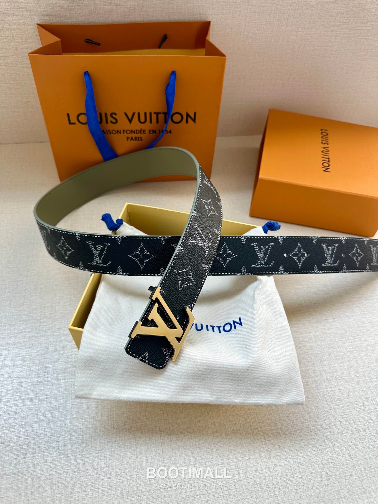 Louis Vuitton LV Initiales Gradient Monogram Canvas Reversible Belt with LV Buckle Palladium 루이비통 LV 이니셜 그라디언트 모노그램 캔버스 리버서블 벨트 LV 버클 황동 베이스 팔라듐 피니시 4.0cm 7