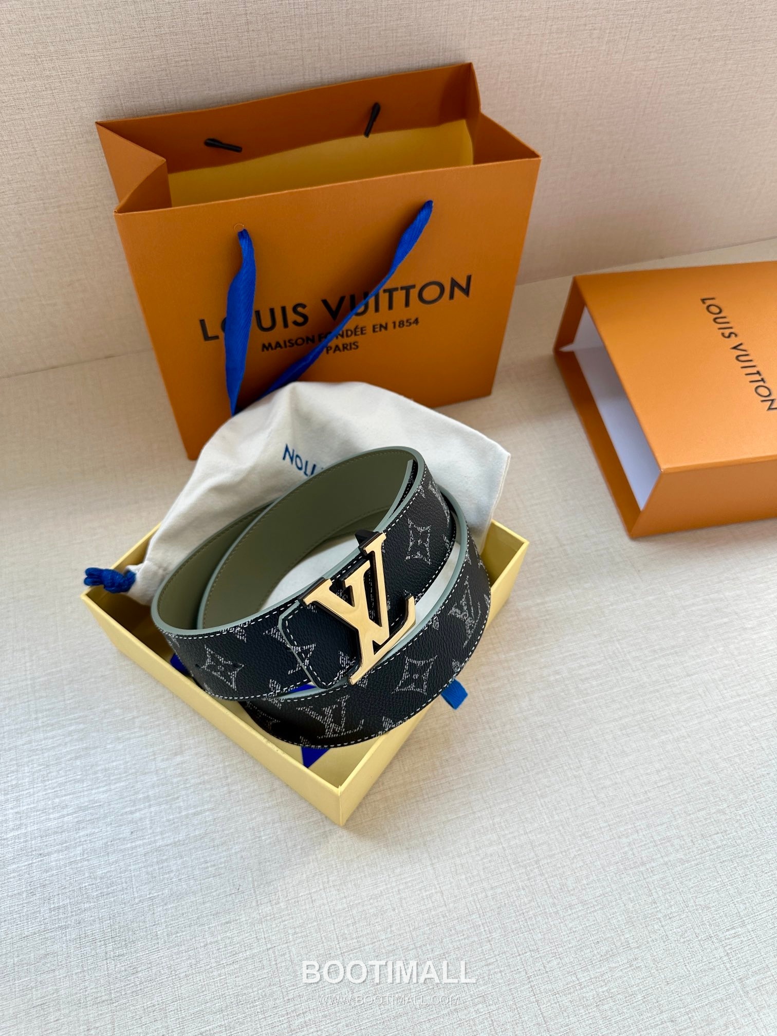 Louis Vuitton LV Initiales Gradient Monogram Canvas Reversible Belt with LV Buckle Palladium 루이비통 LV 이니셜 그라디언트 모노그램 캔버스 리버서블 벨트 LV 버클 황동 베이스 팔라듐 피니시 4.0cm 9