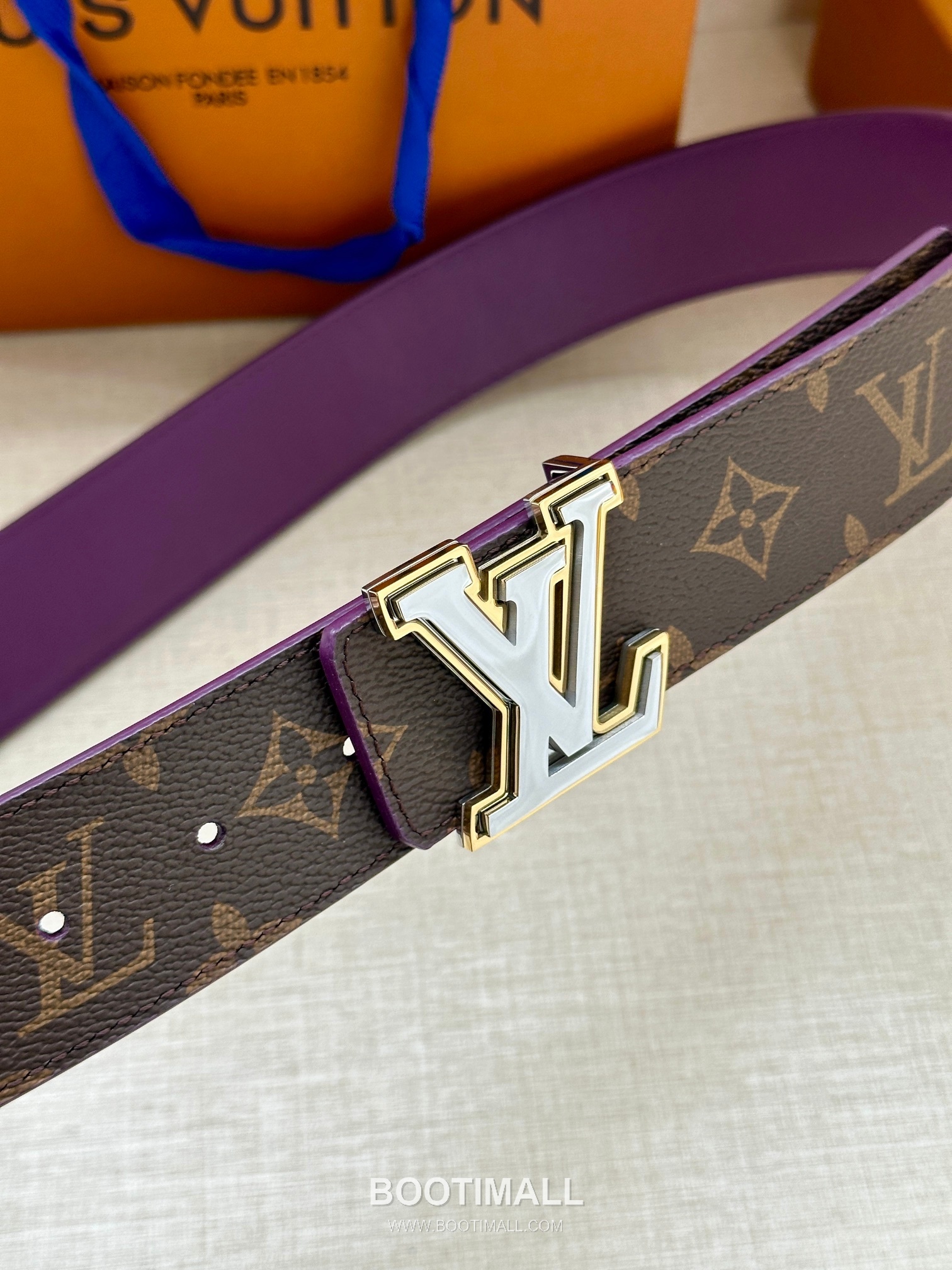 Louis Vuitton LV Initiales Gradient Monogram Canvas Reversible Belt with LV Buckle Palladium 루이비통 LV 이니셜 그라디언트 모노그램 캔버스 리버서블 벨트 LV 버클 황동 베이스 팔라듐 피니시 4.0cm 2