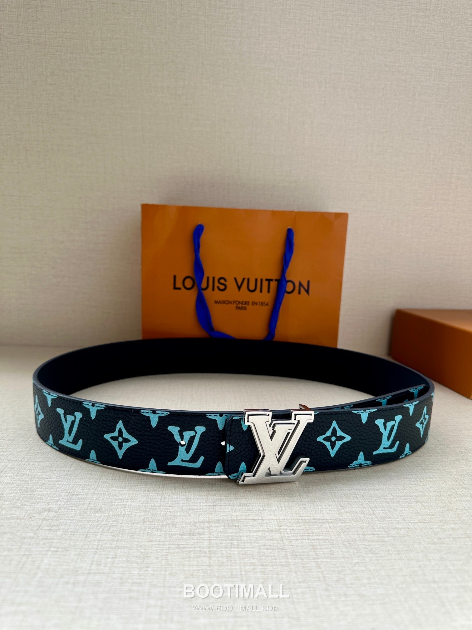 Louis Vuitton LV Initiales Gradient Monogram Canvas Reversible Belt with LV Buckle Palladium 루이비통 LV 이니셜 그라디언트 모노그램 캔버스 리버서블 벨트 LV 버클 황동 베이스 팔라듐 피니시 4.0cm 1