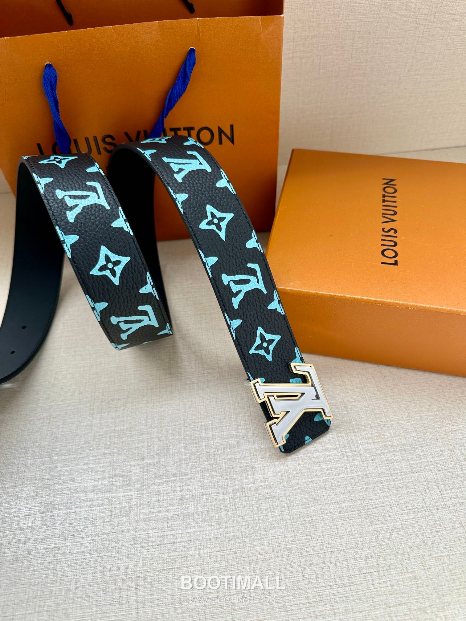 Louis Vuitton LV Initiales Gradient Monogram Canvas Reversible Belt with LV Buckle Palladium 루이비통 LV 이니셜 그라디언트 모노그램 캔버스 리버서블 벨트 LV 버클 황동 베이스 팔라듐 피니시 4.0cm 3