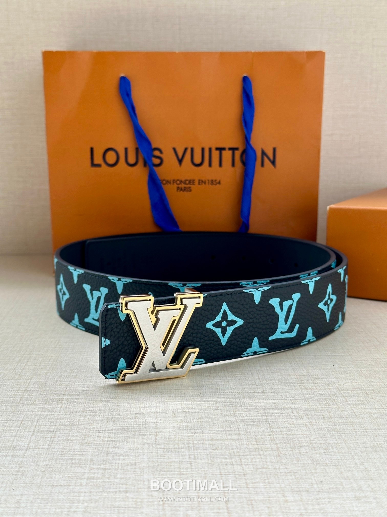 Louis Vuitton LV Initiales Gradient Monogram Canvas Reversible Belt with LV Buckle Palladium 루이비통 LV 이니셜 그라디언트 모노그램 캔버스 리버서블 벨트 LV 버클 황동 베이스 팔라듐 피니시 4.0cm 4