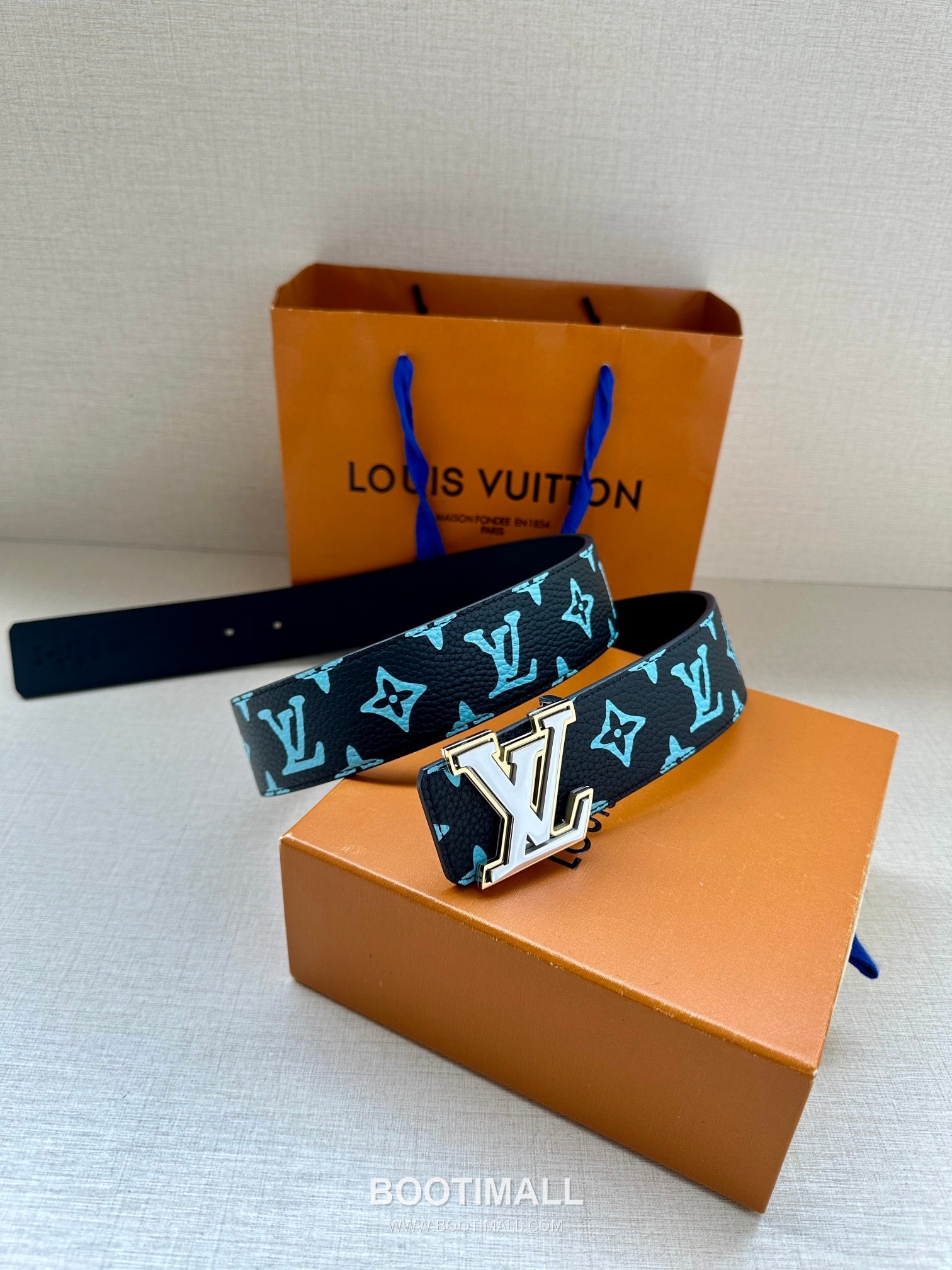 Louis Vuitton LV Initiales Gradient Monogram Canvas Reversible Belt with LV Buckle Palladium 루이비통 LV 이니셜 그라디언트 모노그램 캔버스 리버서블 벨트 LV 버클 황동 베이스 팔라듐 피니시 4.0cm 5