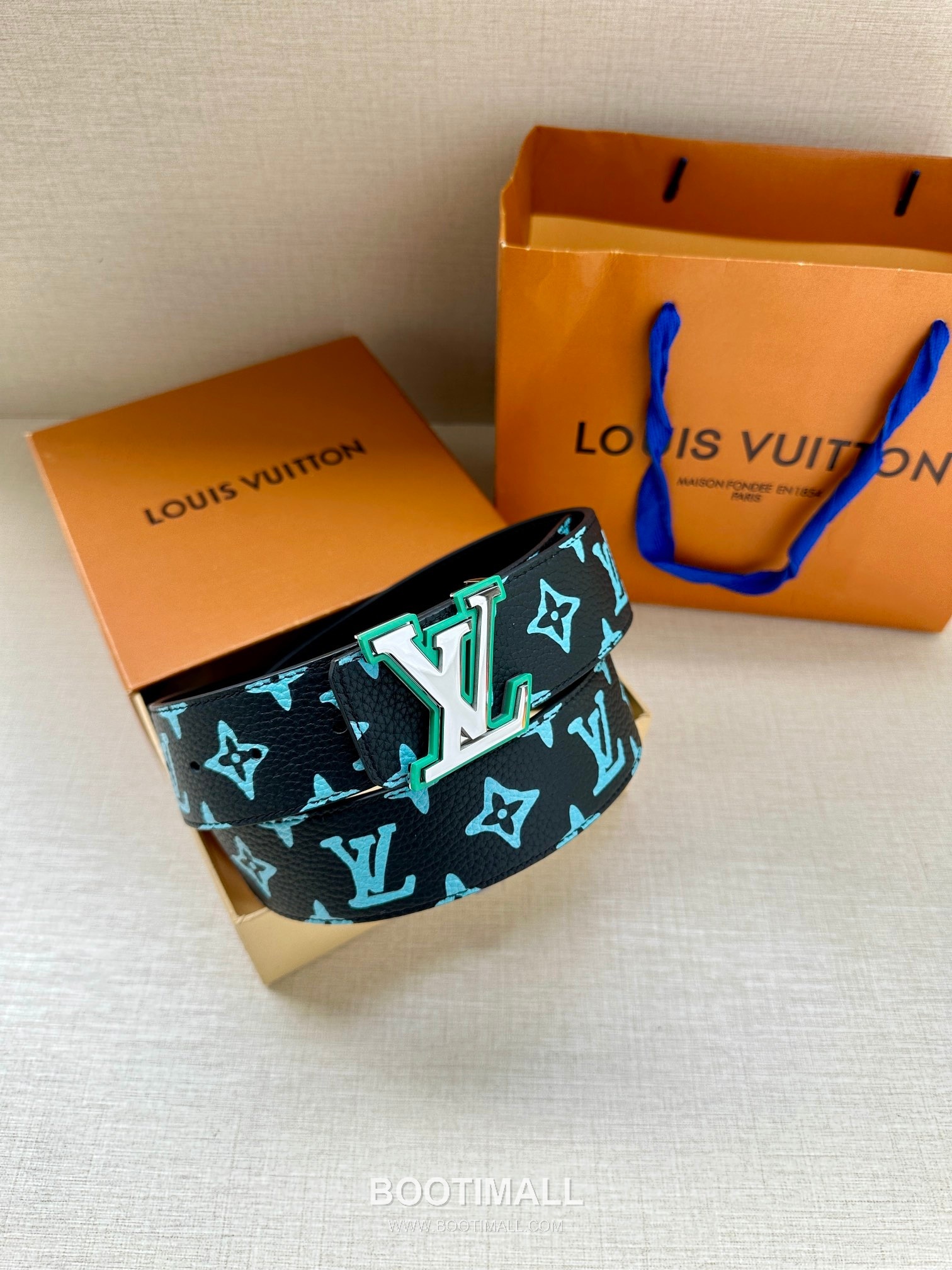 Louis Vuitton LV Initiales Gradient Monogram Canvas Reversible Belt with LV Buckle Palladium 루이비통 LV 이니셜 그라디언트 모노그램 캔버스 리버서블 벨트 LV 버클 황동 베이스 팔라듐 피니시 4.0cm 7