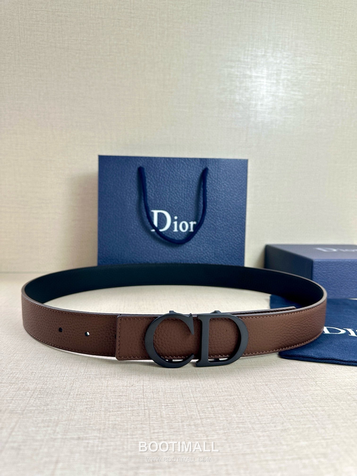 Dior Calfskin Grained Leather Reversible Belt with Logo Buckle Palladium 디올 카프스킨 그레인 레더 리버서블 벨트 로고 버클 황동 베이스 팔라듐 피니시 3.5cm 1