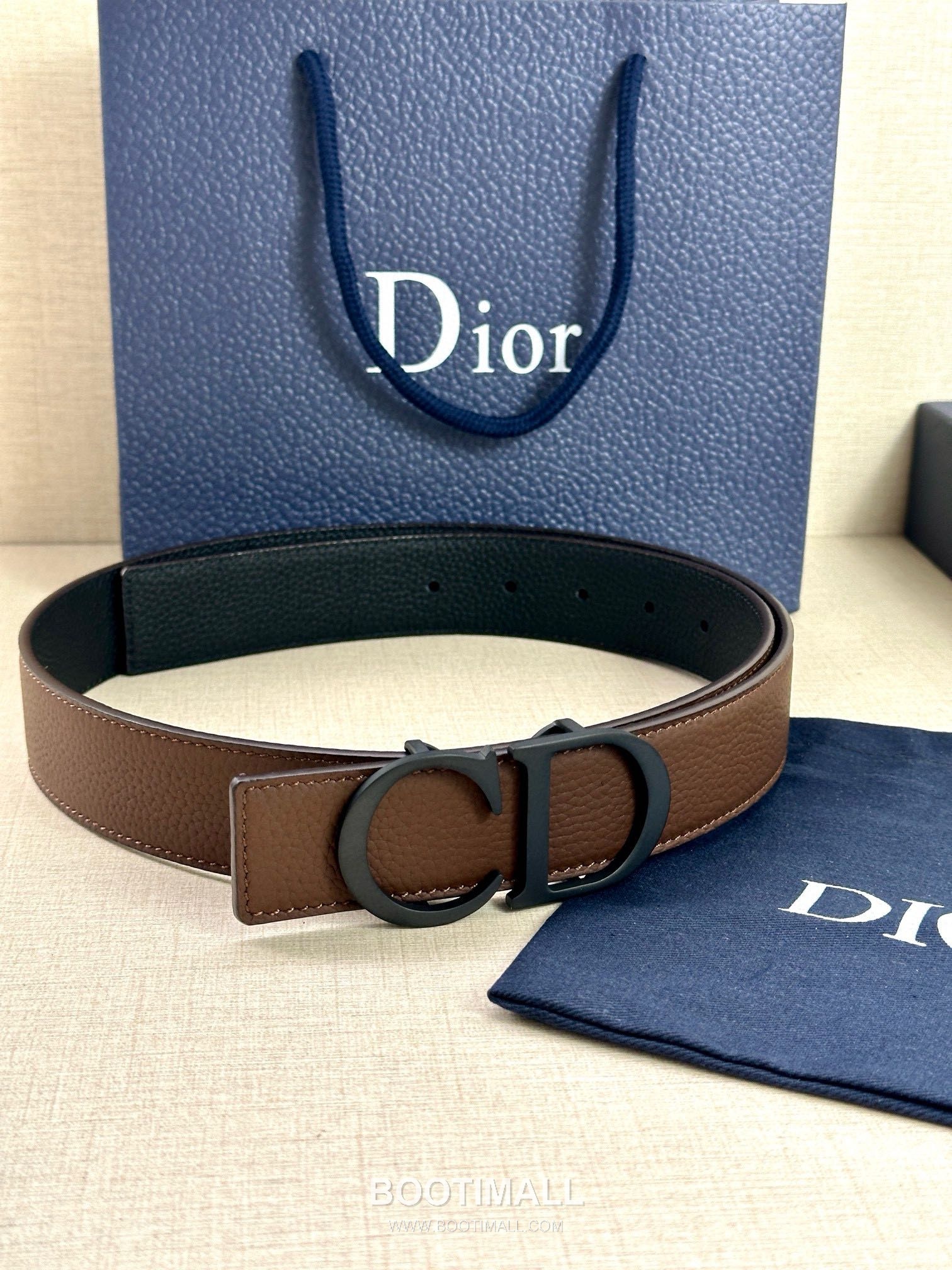 Dior Calfskin Grained Leather Reversible Belt with Logo Buckle Palladium 디올 카프스킨 그레인 레더 리버서블 벨트 로고 버클 황동 베이스 팔라듐 피니시 3.5cm 3