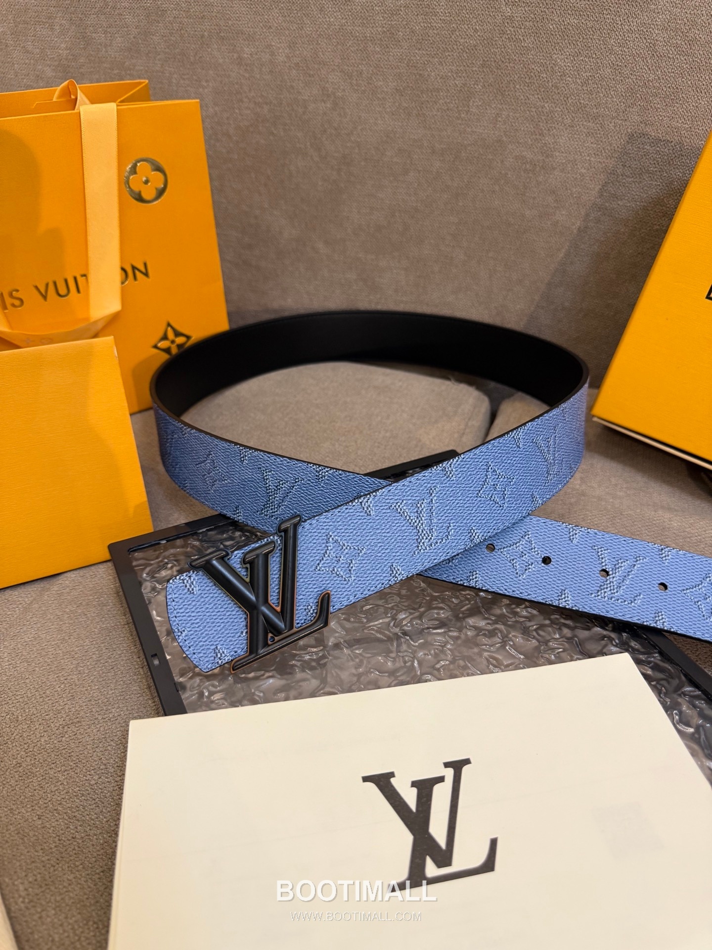 Louis Vuitton LV Dimension Monogram Canvas Reversible Belt with LV Dimension Buckle Palladium 루이비통 LV 디멘션 모노그램 캔버스 리버서블 벨트 LV 디멘션 버클 황동 베이스 팔라듐 피니시 4.0cm 2