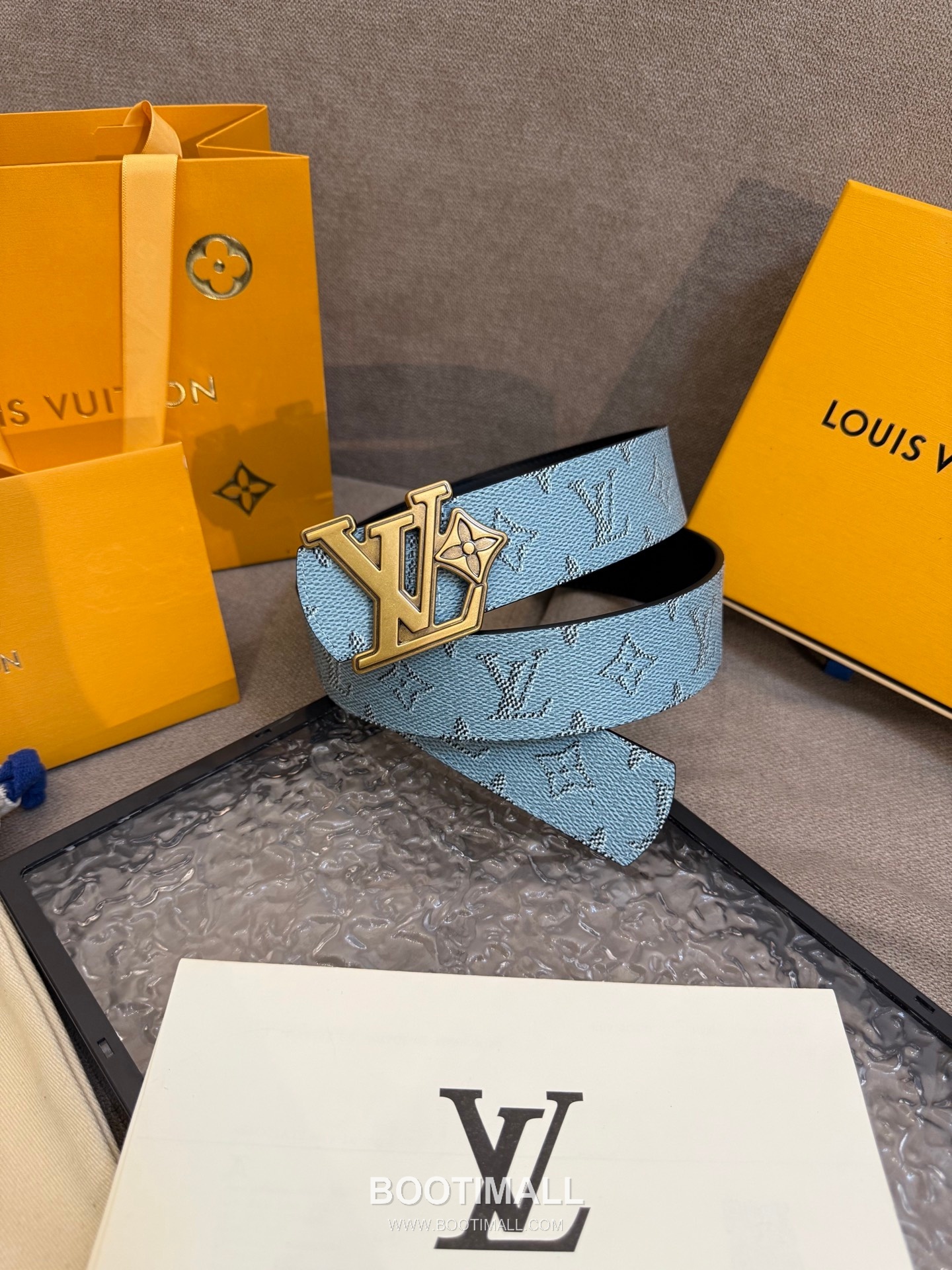 Louis Vuitton LV Dimension Monogram Canvas Reversible Belt with LV Dimension Buckle Palladium 루이비통 LV 디멘션 모노그램 캔버스 리버서블 벨트 LV 디멘션 버클 황동 베이스 팔라듐 피니시 4.0cm 3