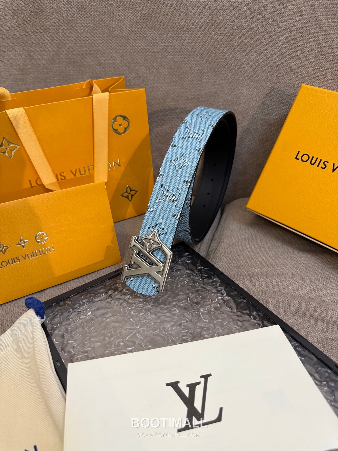 Louis Vuitton LV Dimension Monogram Canvas Reversible Belt with LV Dimension Buckle Palladium 루이비통 LV 디멘션 모노그램 캔버스 리버서블 벨트 LV 디멘션 버클 황동 베이스 팔라듐 피니시 4.0cm 5