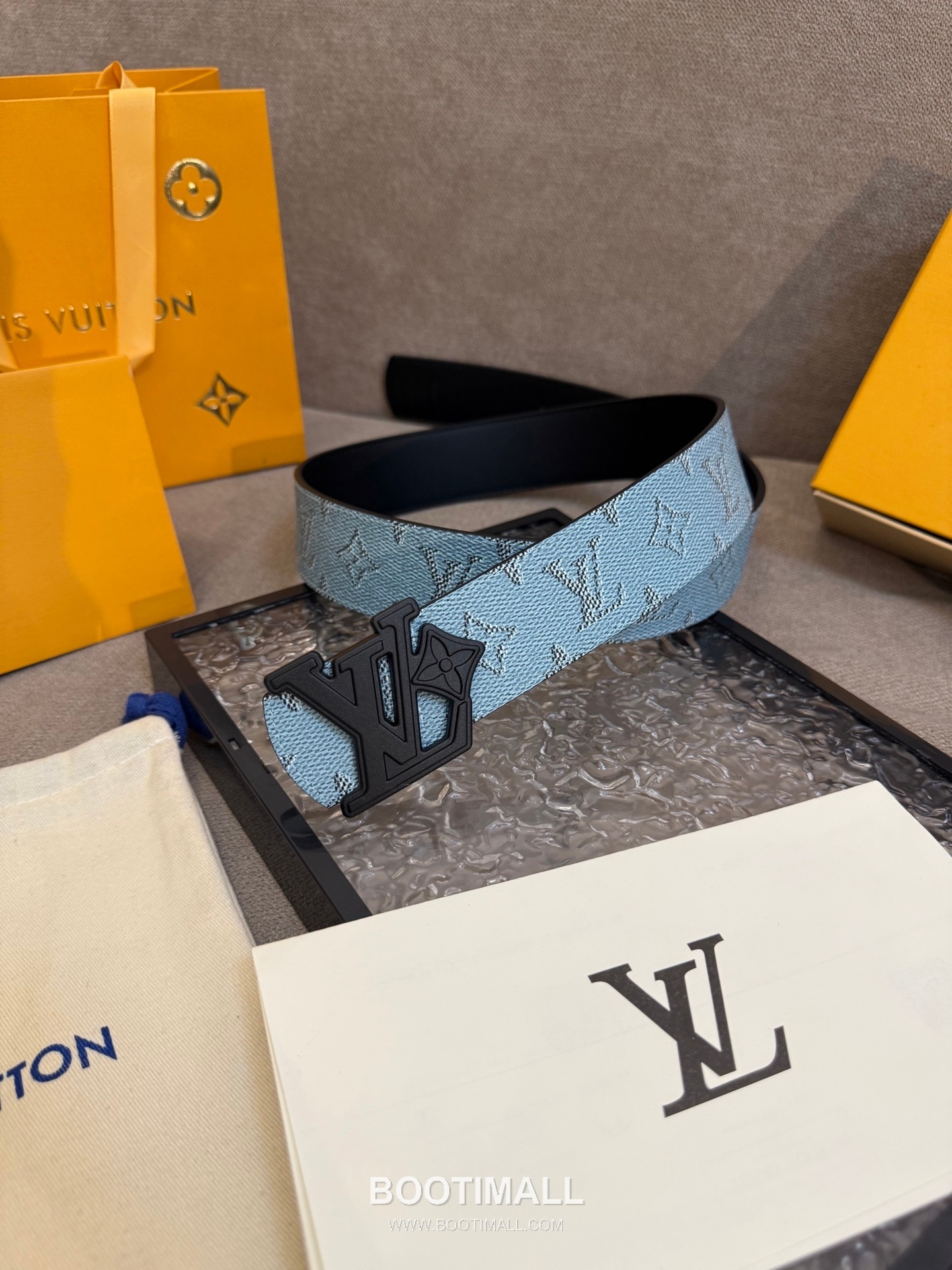 Louis Vuitton LV Dimension Monogram Canvas Reversible Belt with LV Dimension Buckle Palladium 루이비통 LV 디멘션 모노그램 캔버스 리버서블 벨트 LV 디멘션 버클 황동 베이스 팔라듐 피니시 4.0cm 2